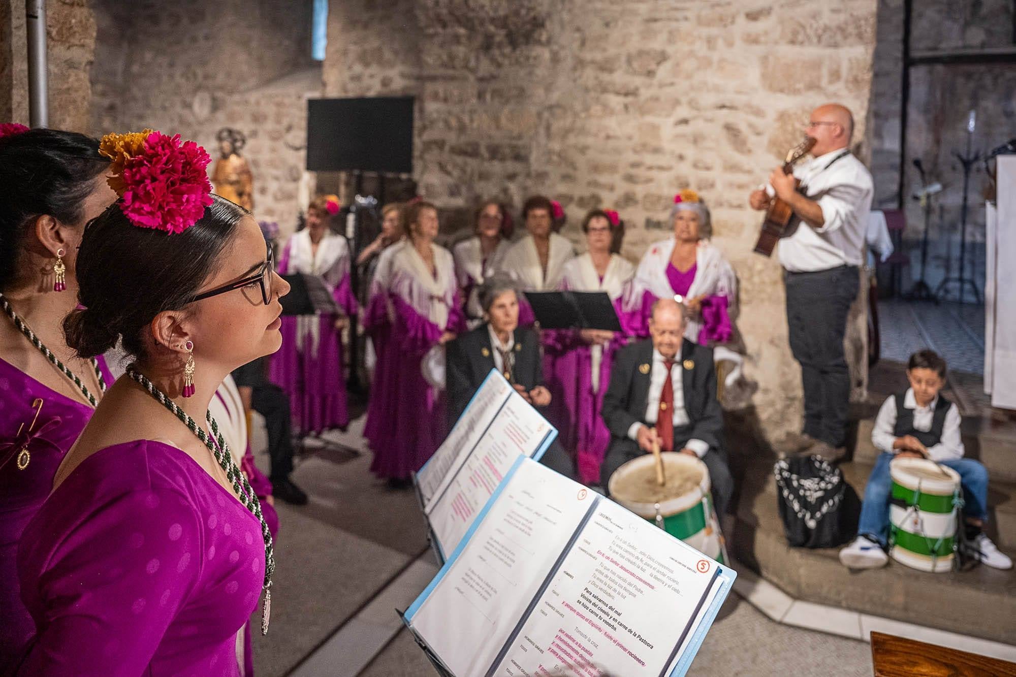 Aquest cap de setmana, Terrassa ha acollit la 52a Romería San José de Abrucena. La missa rociera s’ha celebrat a la Seu d’Ègara, oficiada per Mn Antoni Deulofeu i cantada pel coro rociero de Sant José. Tot seguit s’ha fet la processó amb la Banda i el pregó a càrrec de Maribel Sánchez Portero. I s’ha fet l’elecció de les dames d’honor i els abrucenos de l’any. La tradicional romería ha acabat amb el dinar de germanor. L’esdeveniment, organitzat per la Hermandad San José de Abrucena de Terrassa ha comptat amb la presència de l'alcalde d'Abrucena, Ismael Gil, i l’alcalde de Terrassa, Jordi Ballart. 