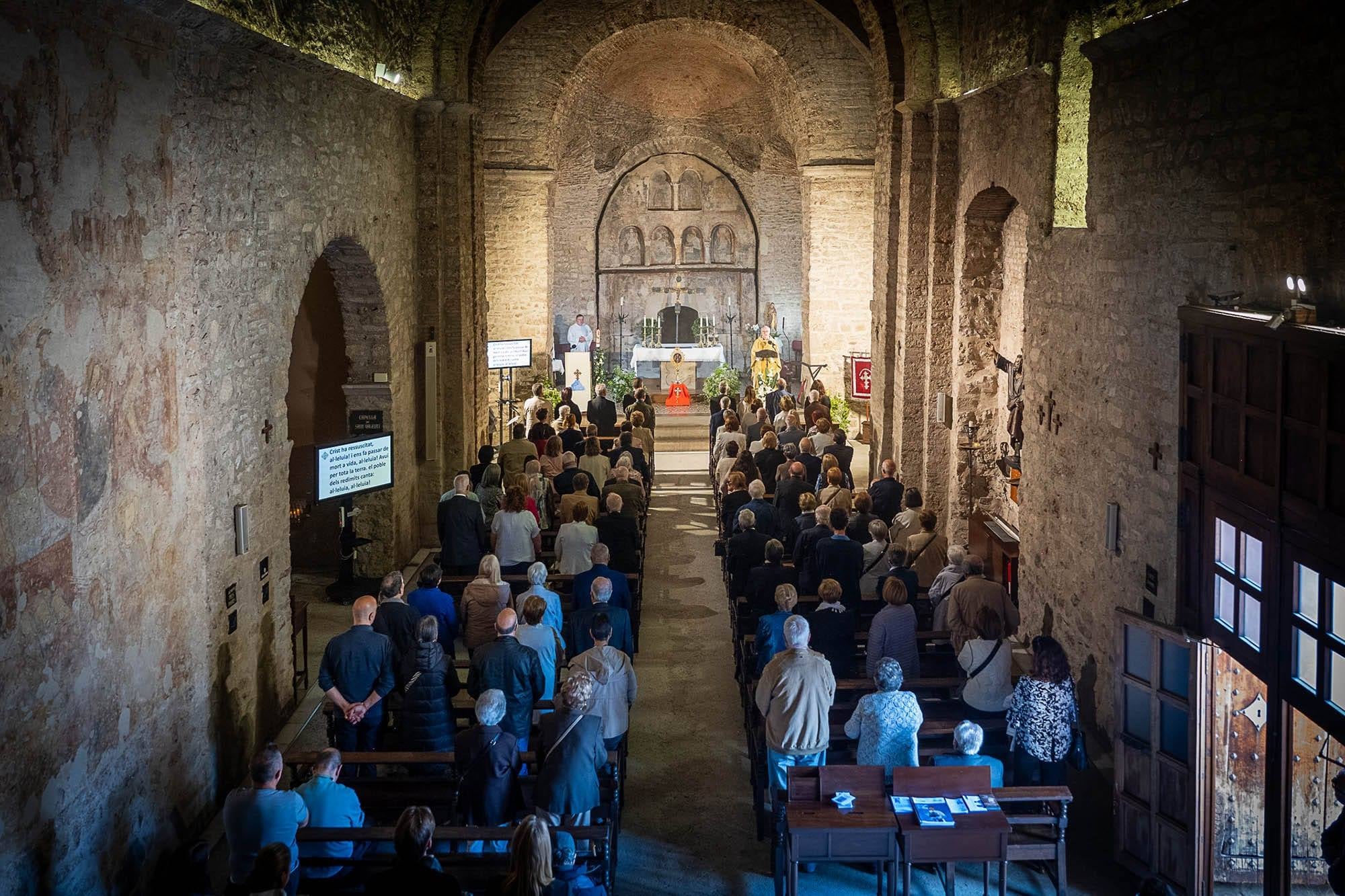 Aquest cap de setmana Terrassa ha celebrat les Festes de la Santa Creu de Canjáyar, en honor als 25 anys de vida de l’A.C.A Amigos de la Santa Cruz de Canjáyar en Terrassa. Entre els presents hi ha hagut l’alcaldessa de Canjáyar, Antonia Urrutia, que va ser rebuda oficialment a l’Ajuntament de Terrassa per l’alcalde Jordi Ballart i representants del Consistori. Urrutia va firmar el llibre d’Honor i ha participat també aquest diumenge en la Missa Solemne, a la parròquia de Sant Pere, oficiada pel bisbe Salvador Cristau i mossèn Antoni Deulofeu. 