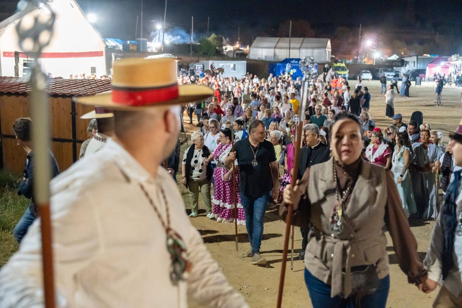 Aquest cap de setmana té lloc al polígon de Can Petit la 53a edició de la Romería del Rocío a Terrassa, un esdeveniment de religiositat popular catòlica andalusa, en honor a la Verge del Rocío. Durant tres dies, Hermandades vingudes d’arreu de l’Estat es troben al recinte egarenc en un aplec de fe i passió. Entre les ‘casetes’ presents en trobem dues de Terrassa, la pertanyent a la Hermandad del Rocío de Terrassa i la de Hermandad Rociera de Las Arenas “Voces del Camino”