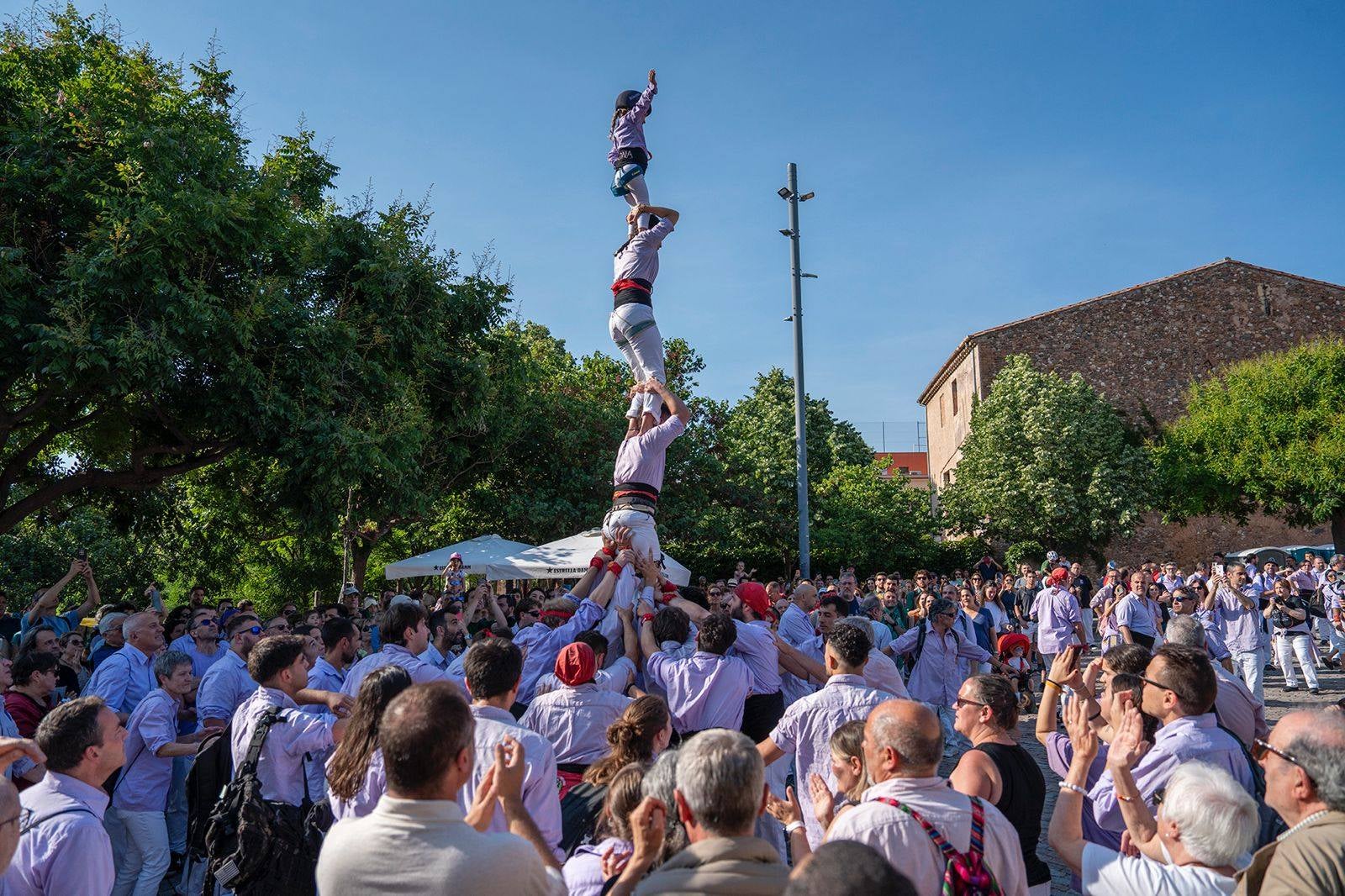 Els Minyons de Terrassa han estrenat el 3d9 amb folre i el pilar de 6 a la Diada del Patrimoni. La colla malva assoleix el primer castell de nou pisos de la temporada a la Seu d'Ègara. Per acompanyar aquest primer nou de l'any, els terrassencs han demostrat el seu domini absolut de la gamma alta de vuit completant de nou el 5 de 8 i el 2 de 8 amb folre. La cirereta a una diada rodona ha arribat en la ronda de pilars. Els de Cal Reig han descarregant el primer pilar de 6 de la temporada. Per tancar la diada els Minyons han alçat fins a deu pilars de quatre simultanis. El tradicional pilar caminat pel Pont de Sant Pere ha arribat al peu del campanar de l’església, després de caure a l’entrada de la plaça del Rector Homs.