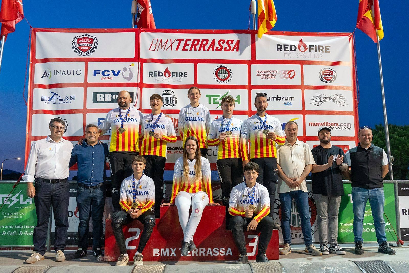Més de 200 riders van participar en la Copa de Catalunya BMX 2026 que va tenir lloc aquest dissabte al circuit del BMX Terrassa. Al nivell competitiu i bona afluència de públic per veure un dels grans esdeveniments del BMX català. La prova tenia la peculiaritat de ser nocturna, amb tres mànigues classificatòries, semifinals en les categories amb més participació i finals. Àmplia representació terrassenca amb 74 riders que van disset podis, a més del guardó a millor escola de la jornada.