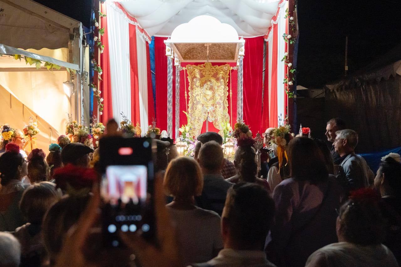 Aquest cap de setmana té lloc al polígon de Can Petit la 53a edició de la Romería del Rocío a Terrassa, un esdeveniment de religiositat popular catòlica andalusa, en honor a la Verge del Rocío. Durant tres dies, Hermandades vingudes d’arreu de l’Estat es troben al recinte egarenc en un aplec de fe i passió. Entre les ‘casetes’ presents en trobem dues de Terrassa, la pertanyent a la Hermandad del Rocío de Terrassa i la de Hermandad Rociera de Las Arenas “Voces del Camino”