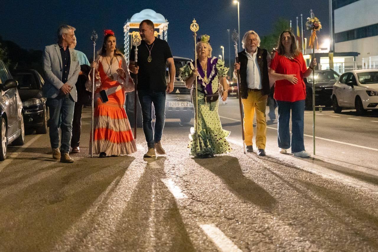 Aquest cap de setmana té lloc al polígon de Can Petit la 53a edició de la Romería del Rocío a Terrassa, un esdeveniment de religiositat popular catòlica andalusa, en honor a la Verge del Rocío. Durant tres dies, Hermandades vingudes d’arreu de l’Estat es troben al recinte egarenc en un aplec de fe i passió. Entre les ‘casetes’ presents en trobem dues de Terrassa, la pertanyent a la Hermandad del Rocío de Terrassa i la de Hermandad Rociera de Las Arenas “Voces del Camino”