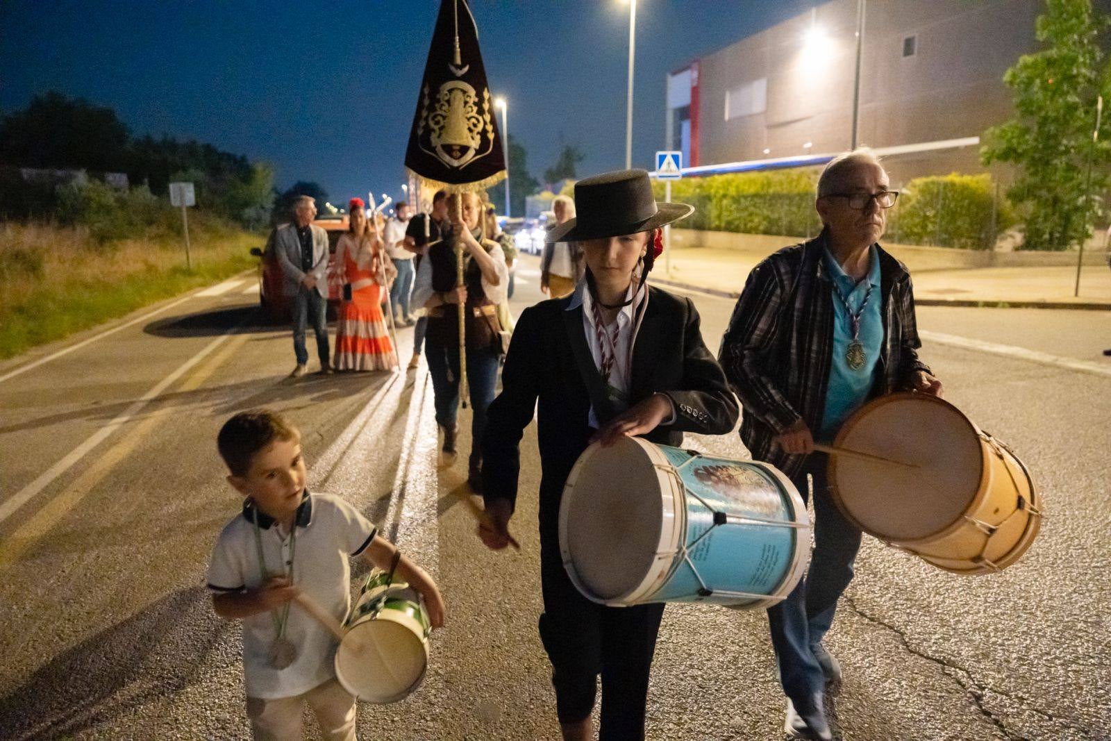 Aquest cap de setmana té lloc al polígon de Can Petit la 53a edició de la Romería del Rocío a Terrassa, un esdeveniment de religiositat popular catòlica andalusa, en honor a la Verge del Rocío. Durant tres dies, Hermandades vingudes d’arreu de l’Estat es troben al recinte egarenc en un aplec de fe i passió. Entre les ‘casetes’ presents en trobem dues de Terrassa, la pertanyent a la Hermandad del Rocío de Terrassa i la de Hermandad Rociera de Las Arenas “Voces del Camino”