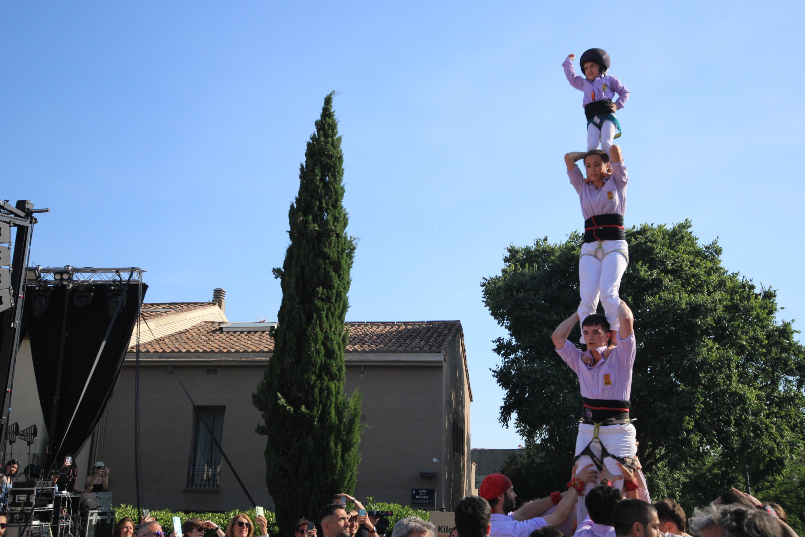 Els Minyons de Terrassa han estrenat el 3d9 amb folre i el pilar de 6 a la Diada del Patrimoni. La colla malva assoleix el primer castell de nou pisos de la temporada a la Seu d'Ègara. Per acompanyar aquest primer nou de l'any, els terrassencs han demostrat el seu domini absolut de la gamma alta de vuit completant de nou el 5 de 8 i el 2 de 8 amb folre. La cirereta a una diada rodona ha arribat en la ronda de pilars. Els de Cal Reig han descarregant el primer pilar de 6 de la temporada. Per tancar la diada els Minyons han alçat fins a deu pilars de quatre simultanis. El tradicional pilar caminat pel Pont de Sant Pere ha arribat al peu del campanar de l’església, després de caure a l’entrada de la plaça del Rector Homs.