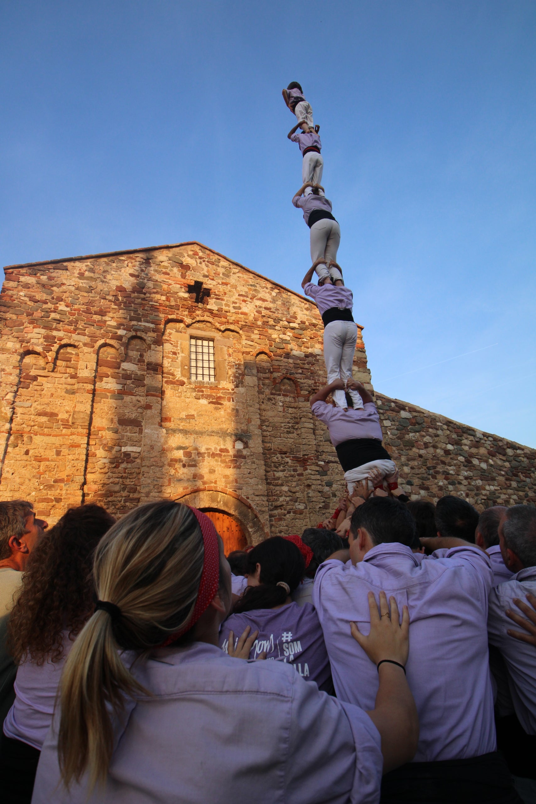 Els Minyons de Terrassa han estrenat el 3d9 amb folre i el pilar de 6 a la Diada del Patrimoni. La colla malva assoleix el primer castell de nou pisos de la temporada a la Seu d'Ègara. Per acompanyar aquest primer nou de l'any, els terrassencs han demostrat el seu domini absolut de la gamma alta de vuit completant de nou el 5 de 8 i el 2 de 8 amb folre. La cirereta a una diada rodona ha arribat en la ronda de pilars. Els de Cal Reig han descarregant el primer pilar de 6 de la temporada. Per tancar la diada els Minyons han alçat fins a deu pilars de quatre simultanis. El tradicional pilar caminat pel Pont de Sant Pere ha arribat al peu del campanar de l’església, després de caure a l’entrada de la plaça del Rector Homs.