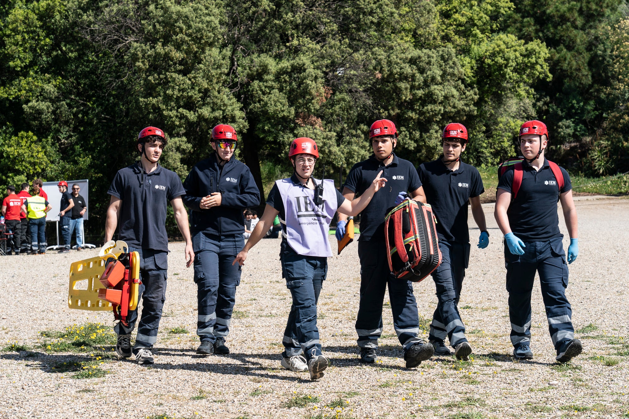 Aquest dimecres, 13 de maig, Terrassa ha estat l'escenari d'un gran simulacre d'incendi forestal. La jornada s'ha desenvolupat a la zona nord de la ciutat i ha involucrat a unes 500 persones, entre entre Mossos d'Esquadra, Policia Municipal, Bombers, Creu Roja i estudiants de l'Institut d'Estudis Mèdics (IEM). A més, a la Zona Esportiva Municipal de Can Jofresa s'ha habilitat un espai com a centre d'acollida d'afectats | Mireia Comas