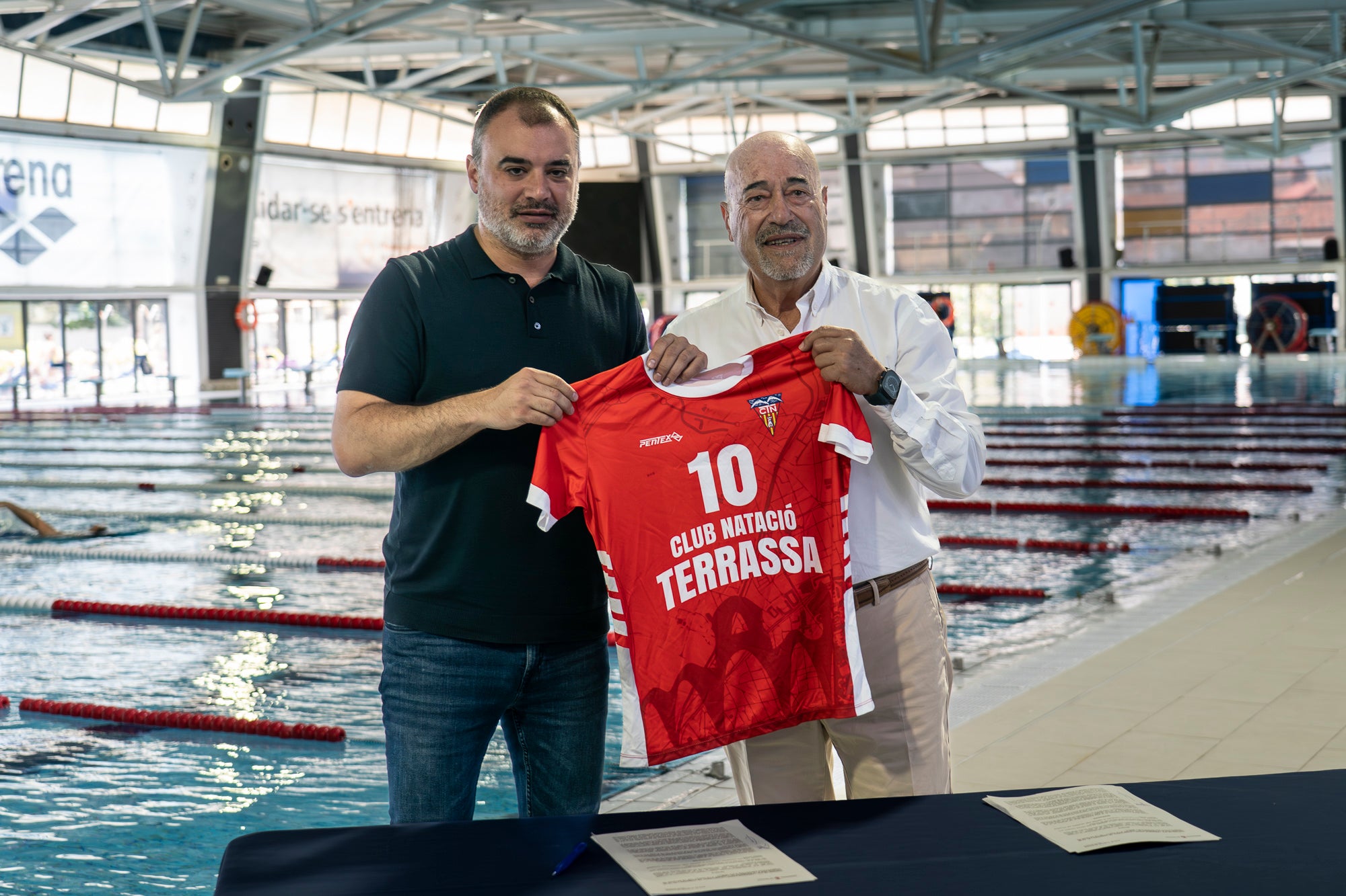 Signatura de conveni entre l'Ajuntament de Terrassa i el Club Natació Terrassa | Mireia Comas