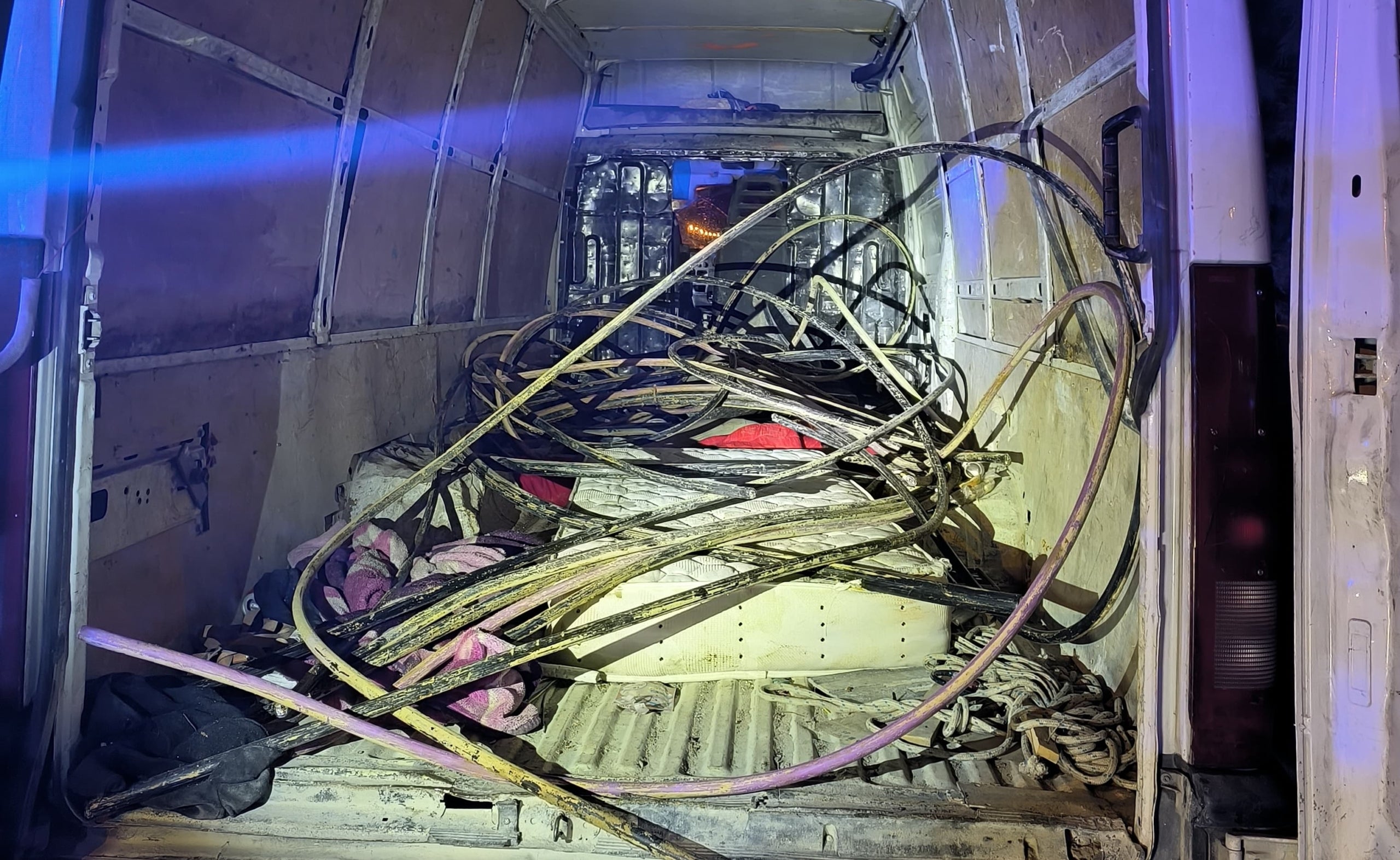 Un robatori de coure ha provocat el caos a la línia R4 | Mossos