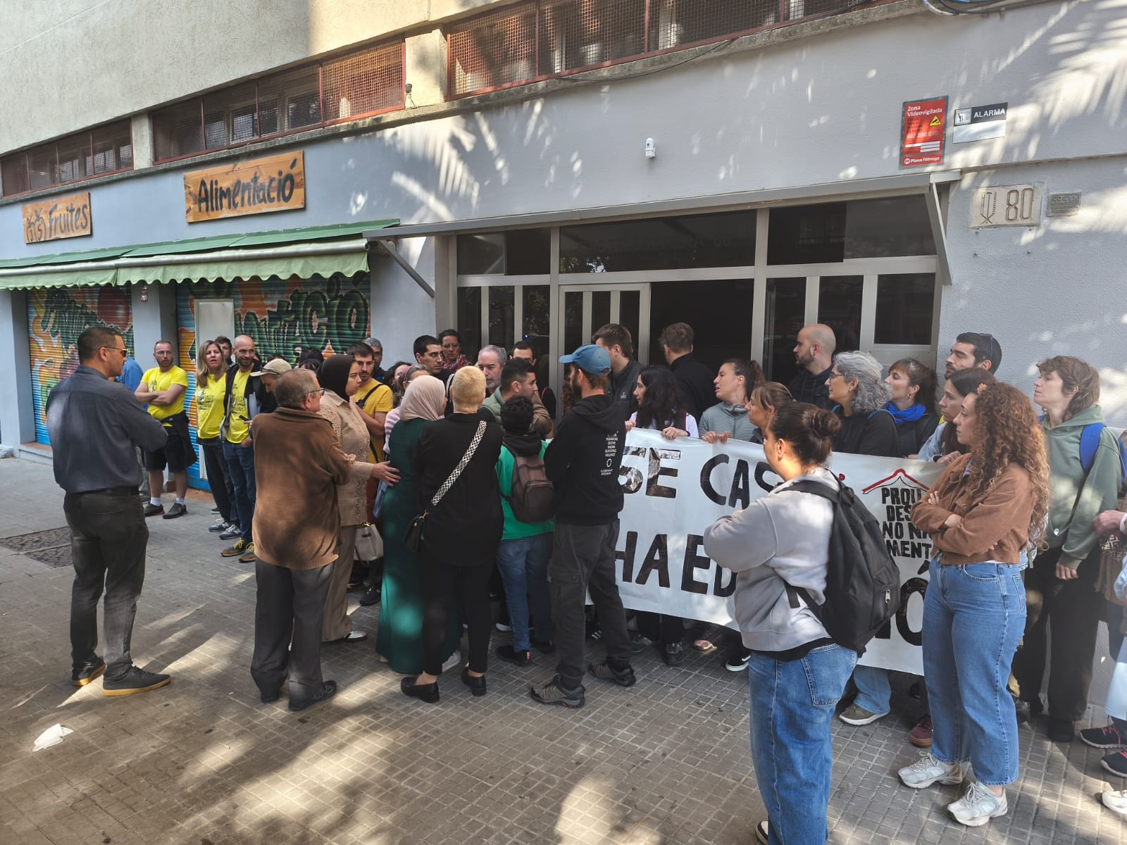 Desnonada una família amb dos menors al barri de Sant Llorenç de Terrassa | PAH