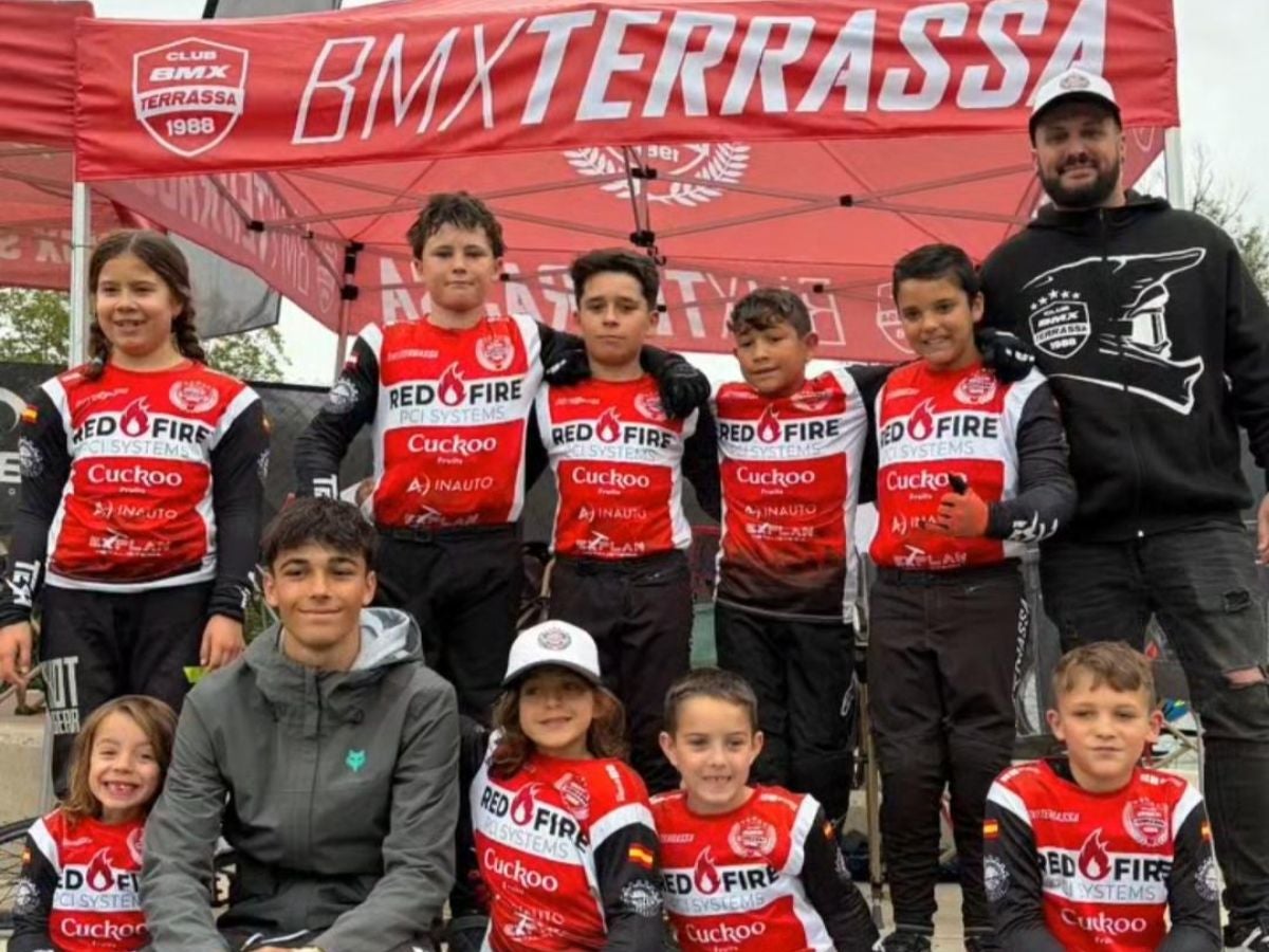 Riders del BMX Terrassa en el Circuit de Pumptrack d'Aïnsa | BMX Terrassa