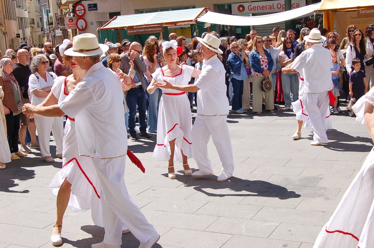 Trobada d’Indians Cubans a Terrassa, de la mà d’en Carles Salsa. Un espectacle que va transportar als ritmes de l’illa de Cuba. En aquest context històric van néixer les primeres havaneres, amb molta influència catalana mesclades amb sons criolls i africans. Fins i tot alguns compositors internacionals de gran renom van prestar homenatge a aquest gènere i a la seva tradició catalana com Maurice Ravel i Georges Bizet, entre d’altres. 