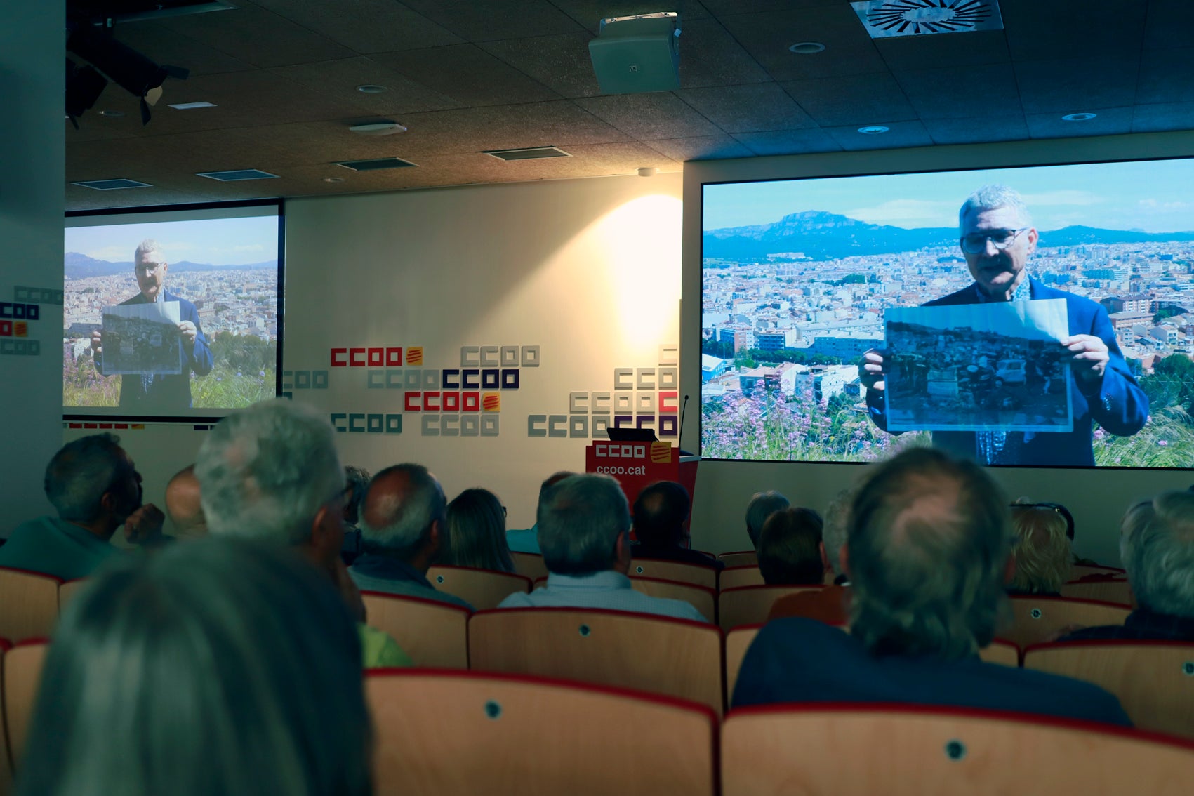 La sala d’actes de CCOO de Barcelona va acollir aquest dimecres, dia 20 de maig, el passi del documental “60-70: lluites, repressió i memòria (quan Terrassa era ‘la Roja’)”, un reportatge històric, co-dirigit a sis mans entre Manel Sarrau, Ferran Ladero i Cristóbal Castro. L'acte ha comptat amb la participació de la secretària general Belén López. Aquest és un documental, de 60 minuts, que reivindica la presència de la gent de CCOO i la militància i cultura del PSUC, entre d’altres protagonistes, en la conquesta de les llibertats i la transició | Cedida