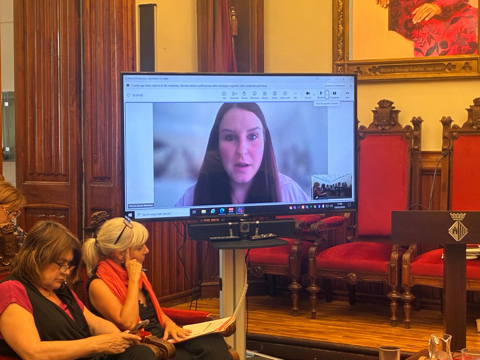 La regidora d'Educació, Patricia Reche, en una intervenció en el Ple municipal de maig | Vicenç Batalla