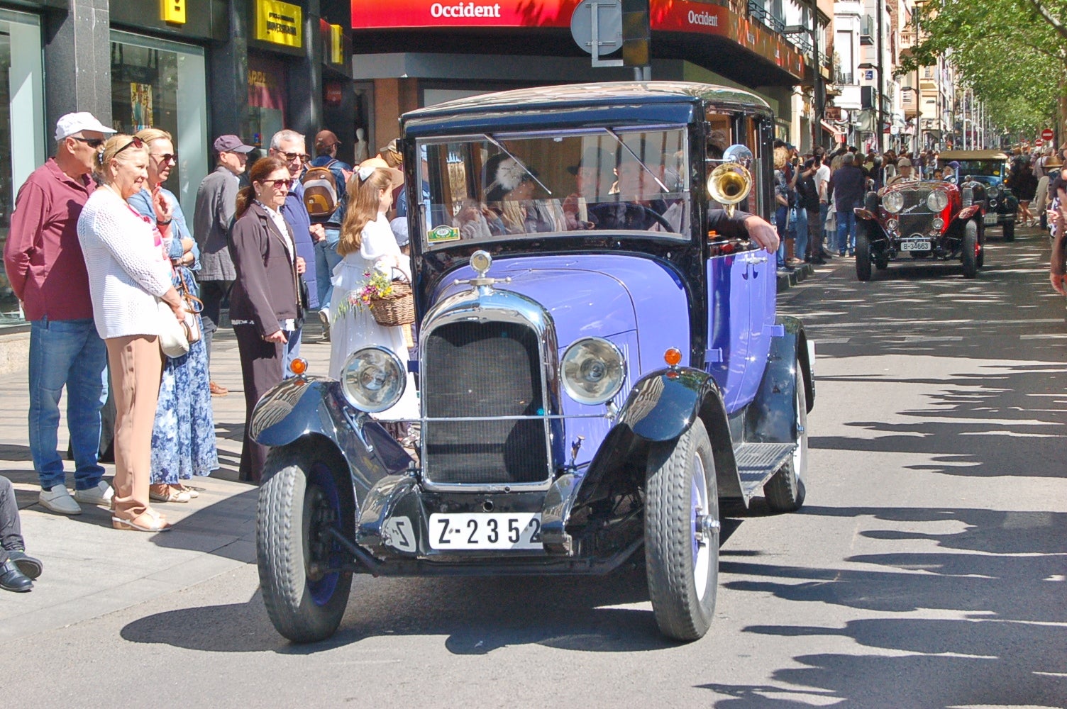 L’escuderia Motor Atlètic Terrassa Hockey Club (MATHC) ofereix per la Fira Modernista de Terrassa ofereix una exposició de motos i cotxes d’època, inspirada en l’activitat organitzada per Ernest Niquet per la festa major del 1903, el primer Aplec d’Automòbils de Terrassa. Els vehicles que es van poder admirar dataven de l’època del modernisme i són peces conservades i amanyagades, fins a l’últim detall. L’Inici de l’itinerari de motos va ser en direcció a la rambla d’Ègara per anar-se a trobar amb els cotxes i sortir conjuntament en desfilada.