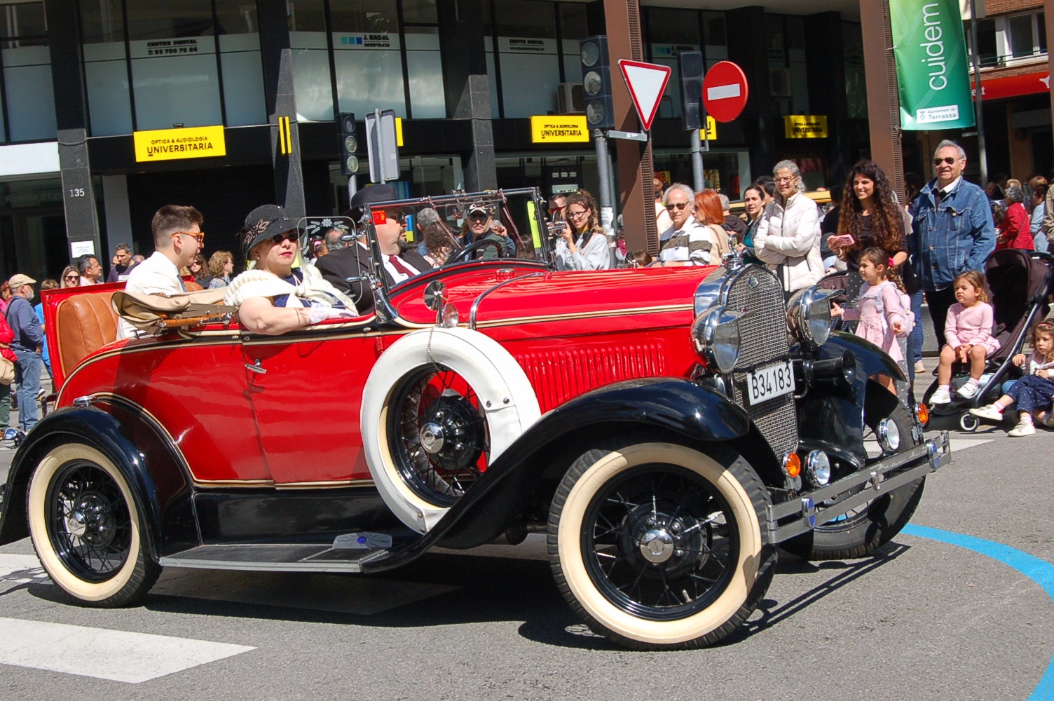L’escuderia Motor Atlètic Terrassa Hockey Club (MATHC) ofereix per la Fira Modernista de Terrassa ofereix una exposició de motos i cotxes d’època, inspirada en l’activitat organitzada per Ernest Niquet per la festa major del 1903, el primer Aplec d’Automòbils de Terrassa. Els vehicles que es van poder admirar dataven de l’època del modernisme i són peces conservades i amanyagades, fins a l’últim detall. L’Inici de l’itinerari de motos va ser en direcció a la rambla d’Ègara per anar-se a trobar amb els cotxes i sortir conjuntament en desfilada.