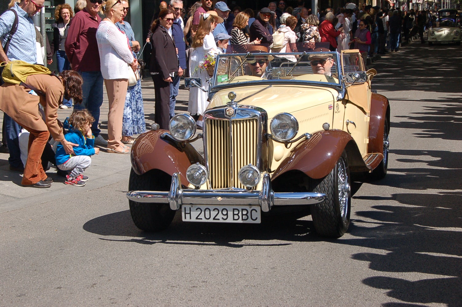 L’escuderia Motor Atlètic Terrassa Hockey Club (MATHC) ofereix per la Fira Modernista de Terrassa ofereix una exposició de motos i cotxes d’època, inspirada en l’activitat organitzada per Ernest Niquet per la festa major del 1903, el primer Aplec d’Automòbils de Terrassa. Els vehicles que es van poder admirar dataven de l’època del modernisme i són peces conservades i amanyagades, fins a l’últim detall. L’Inici de l’itinerari de motos va ser en direcció a la rambla d’Ègara per anar-se a trobar amb els cotxes i sortir conjuntament en desfilada.
