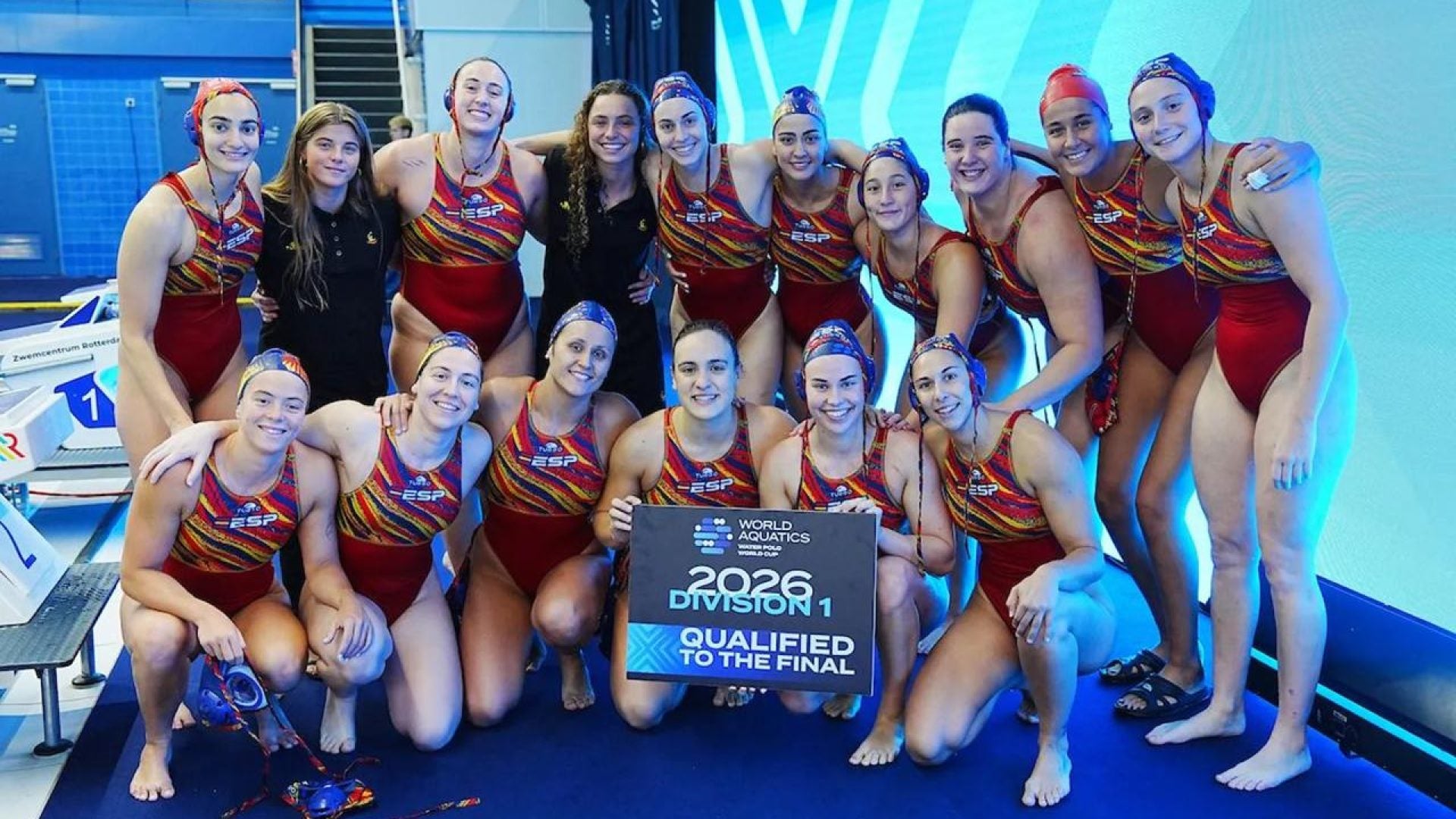 La selecció espanyola femenina de waterpolo, dirigida per l'egarenc Jordi Valls, ha aconseguit el bitllet per a la fase final de la Copa del Món de Sydney | RFEN