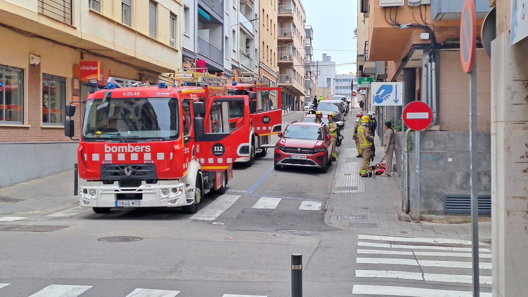 Crema la campana d'una cuina al carrer de Doctor Salvà de Terrassa | Oriol Manrique