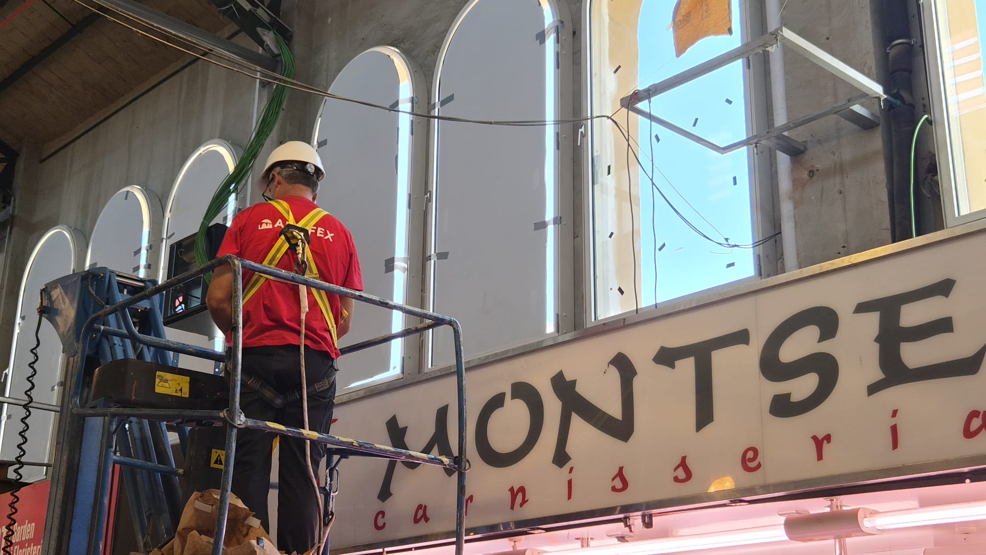 Treballs de rehabilitació dels porticons del Mercat de la Independència | Oriol Manrique
