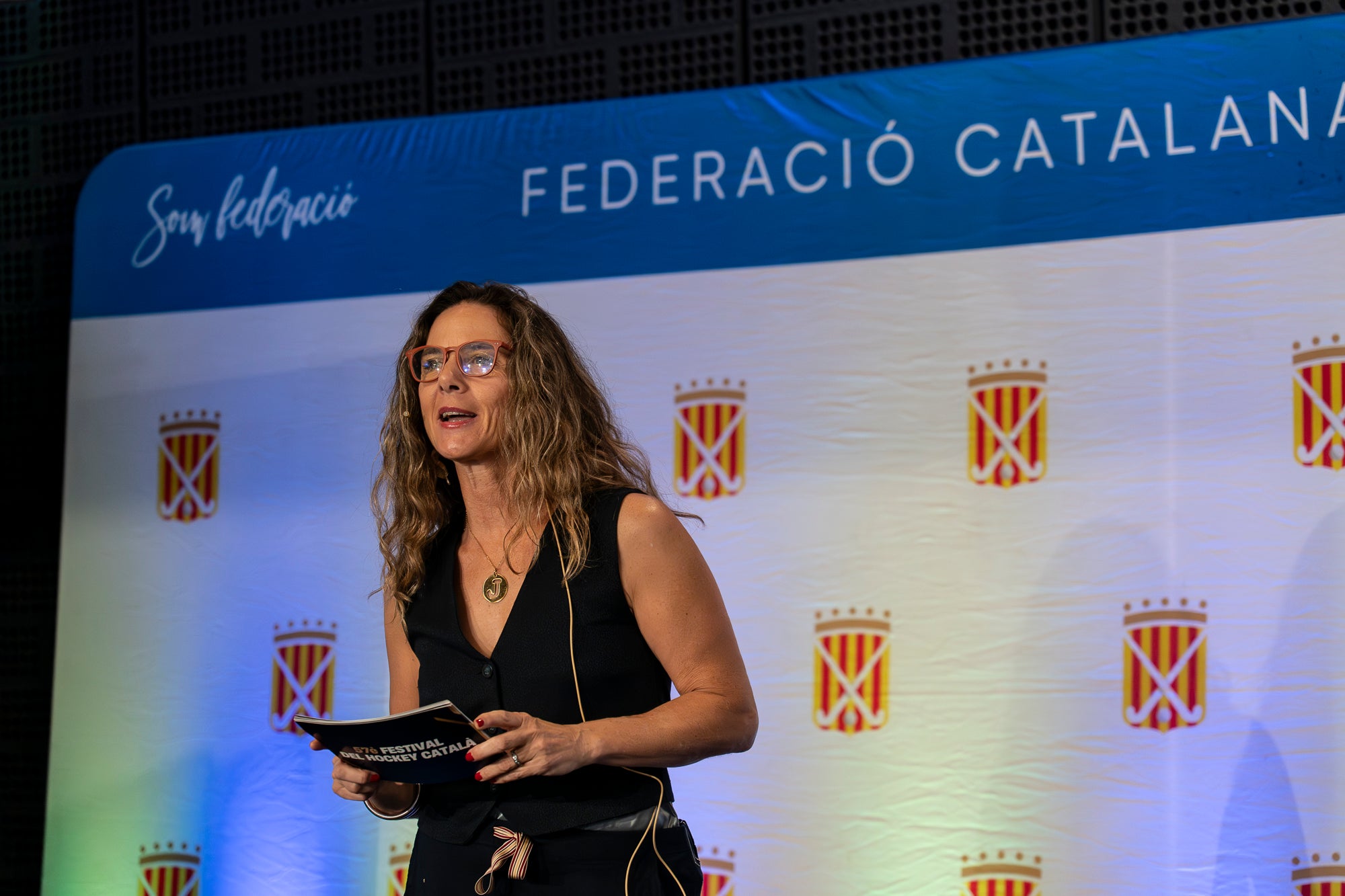 La 57 edició del Festival del Hockey Català ha celebrat aquest divendres al Vapor de Prodis de Terrassa la seva entrega dels premis anuals. I aquests han estat els principals guardonats: Júlia Strappato Garreta (millor jugadora de 1a Divisió Femení); Joan Lletí Fabregó (millor jugador de 1a Divisió Masculí); Anna Marquès Ayats (jugadora promesa); Jan Trujillo Amescua (jugador promesa); Marc Campabadal Monreal (millor esportista Lliga Hockey+); Shannon Lynn Lakusta (jugadora més veterana); Julio César Saavedra (jugador més veterà); Jordi Delás i Amat (Stick d'Or); Xavier Lleonart Blanco (Medalla d'Or al Mèrit Esportiu); Marta Cerdà Ciriols i Lídia Martí Garbayo (Medalla d'Honor); Jordi Bonastre Company per 100 partits internacionals i Xavier Gispert Amat per 100 partits internacionals (Medalla de Bronze al Mèrit Esportiu); Bernat Olivares Velasco (premi al millor company 'Quico Carné'); Jan Capellades Marcet (Trofeu Lluís Ysamat); Ot Corominas Ricart i Gaby Raimondi (millor àrbitre/a federat); Carlos Dolz Bautista (medalla al mèrit arbitral 'Josep Salvatella'); Miquel Romagosa Ruiz (Placa Especial FCH); Xavier Arnau Creus, Ramon Jufresa Lluch i Marta Prat Calmet (Sticks per la Història) | Mireia Comas