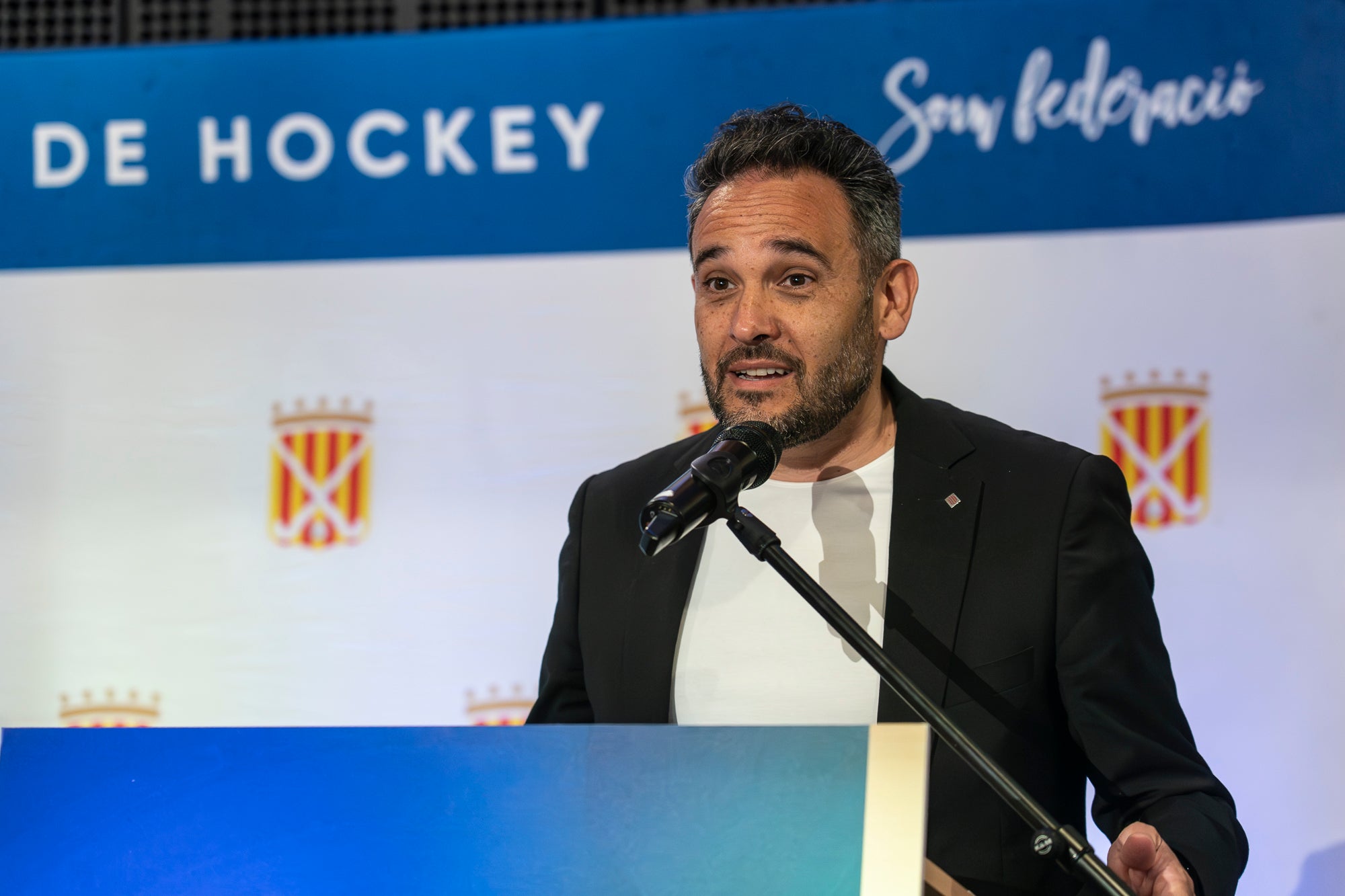 La 57 edició del Festival del Hockey Català ha celebrat aquest divendres al Vapor de Prodis de Terrassa la seva entrega dels premis anuals. I aquests han estat els principals guardonats: Júlia Strappato Garreta (millor jugadora de 1a Divisió Femení); Joan Lletí Fabregó (millor jugador de 1a Divisió Masculí); Anna Marquès Ayats (jugadora promesa); Jan Trujillo Amescua (jugador promesa); Marc Campabadal Monreal (millor esportista Lliga Hockey+); Shannon Lynn Lakusta (jugadora més veterana); Julio César Saavedra (jugador més veterà); Jordi Delás i Amat (Stick d'Or); Xavier Lleonart Blanco (Medalla d'Or al Mèrit Esportiu); Marta Cerdà Ciriols i Lídia Martí Garbayo (Medalla d'Honor); Jordi Bonastre Company per 100 partits internacionals i Xavier Gispert Amat per 100 partits internacionals (Medalla de Bronze al Mèrit Esportiu); Bernat Olivares Velasco (premi al millor company 'Quico Carné'); Jan Capellades Marcet (Trofeu Lluís Ysamat); Ot Corominas Ricart i Gaby Raimondi (millor àrbitre/a federat); Carlos Dolz Bautista (medalla al mèrit arbitral 'Josep Salvatella'); Miquel Romagosa Ruiz (Placa Especial FCH); Xavier Arnau Creus, Ramon Jufresa Lluch i Marta Prat Calmet (Sticks per la Història) | Mireia Comas