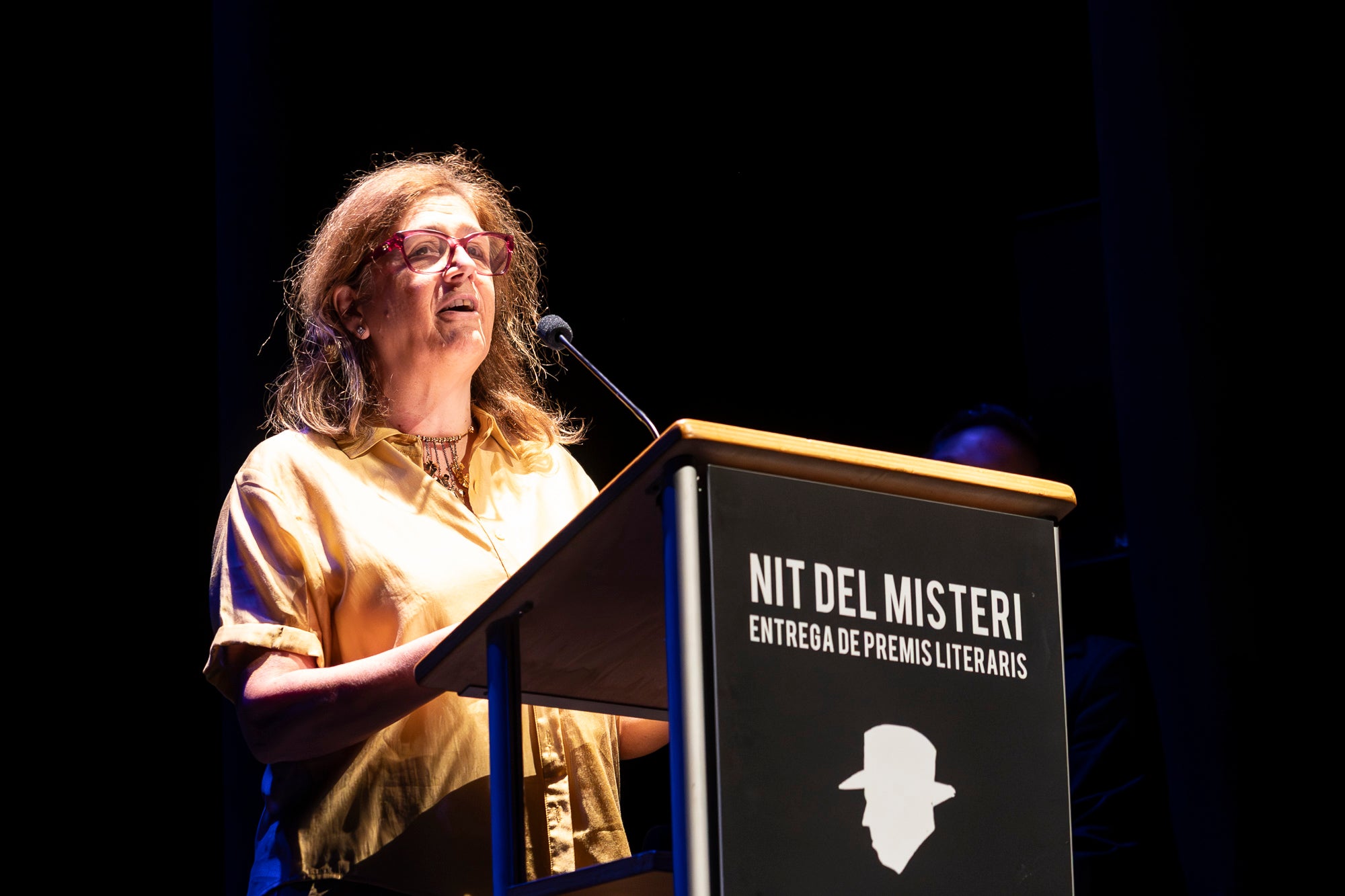 Aquest dijous, dia 25 de juny, va tenir lloc la 36a Nit del Misteri, organitzada per Òmnium Terrassa. El Teatre Principal va acollir el lliurament dels guardons literaris, amb la presència del president d'Òmnium Cultural, Xavier Antich; i la presidenta d'Òmnium Terrassa, Anna Carol. El Premi de novel·la Ferran Canyameres, el premi de novel·la d'intriga més antic del país en el seu gènere i amb la dotació més alta, de 5.500 euros, va anar per Jordi Solé Comas. La resta de premiats van ser: Cristina Solé Padullés (narracions curtes), Cristina Álvarez Roig (Poesia Enric Gall), Anita Andriello, Laura Perera Ramírez i Clàudia Meitian Andújar (Maria Rovira); i Sílvia Lonina Viaplana i Aniol Sanz Ribas (Premi M. Montserrat Oller)