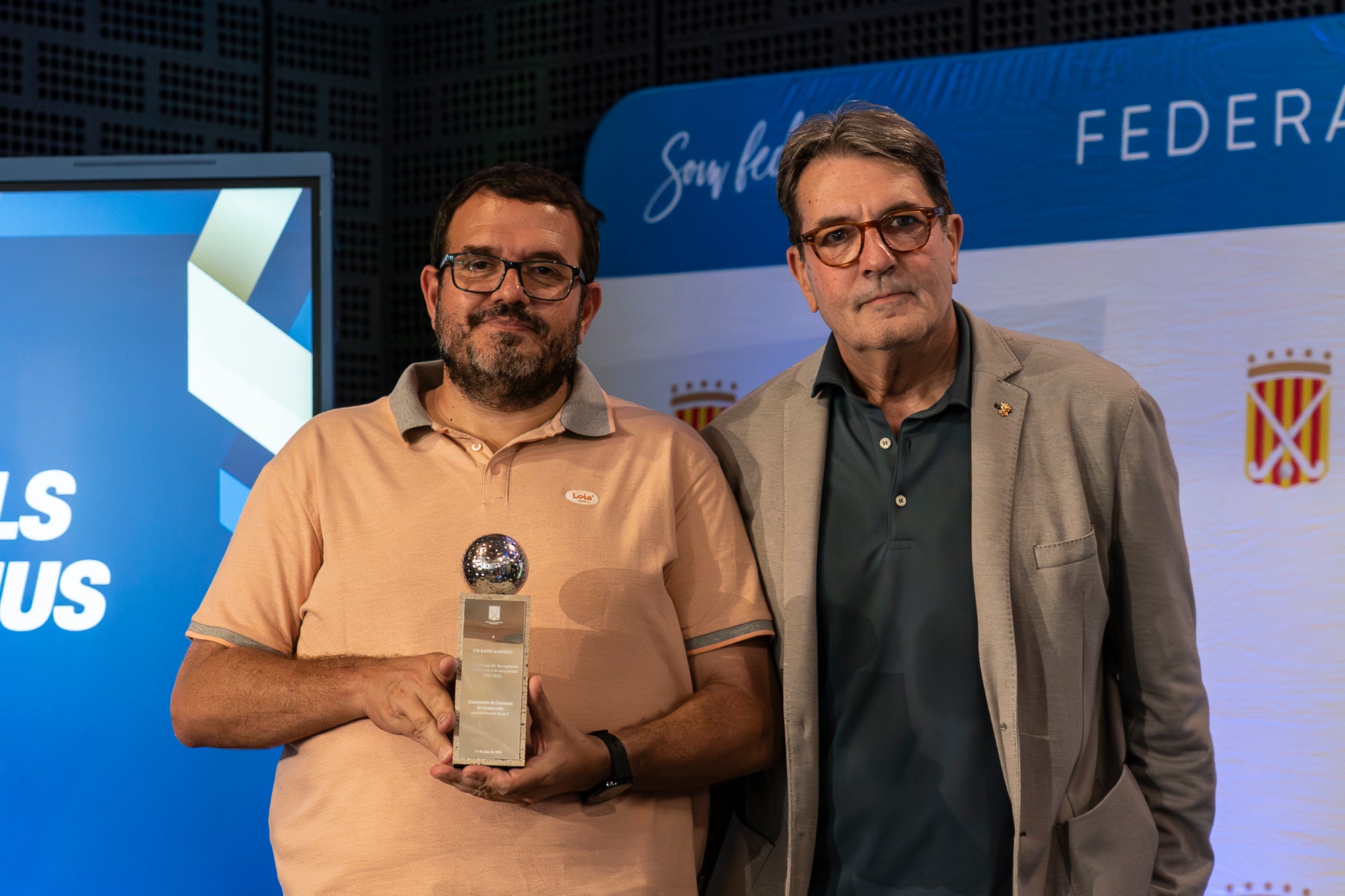 La 57 edició del Festival del Hockey Català ha celebrat aquest divendres al Vapor de Prodis de Terrassa la seva entrega dels premis anuals. I aquests han estat els principals guardonats: Júlia Strappato Garreta (millor jugadora de 1a Divisió Femení); Joan Lletí Fabregó (millor jugador de 1a Divisió Masculí); Anna Marquès Ayats (jugadora promesa); Jan Trujillo Amescua (jugador promesa); Marc Campabadal Monreal (millor esportista Lliga Hockey+); Shannon Lynn Lakusta (jugadora més veterana); Julio César Saavedra (jugador més veterà); Jordi Delás i Amat (Stick d'Or); Xavier Lleonart Blanco (Medalla d'Or al Mèrit Esportiu); Marta Cerdà Ciriols i Lídia Martí Garbayo (Medalla d'Honor); Jordi Bonastre Company per 100 partits internacionals i Xavier Gispert Amat per 100 partits internacionals (Medalla de Bronze al Mèrit Esportiu); Bernat Olivares Velasco (premi al millor company 'Quico Carné'); Jan Capellades Marcet (Trofeu Lluís Ysamat); Ot Corominas Ricart i Gaby Raimondi (millor àrbitre/a federat); Carlos Dolz Bautista (medalla al mèrit arbitral 'Josep Salvatella'); Miquel Romagosa Ruiz (Placa Especial FCH); Xavier Arnau Creus, Ramon Jufresa Lluch i Marta Prat Calmet (Sticks per la Història) | Mireia Comas