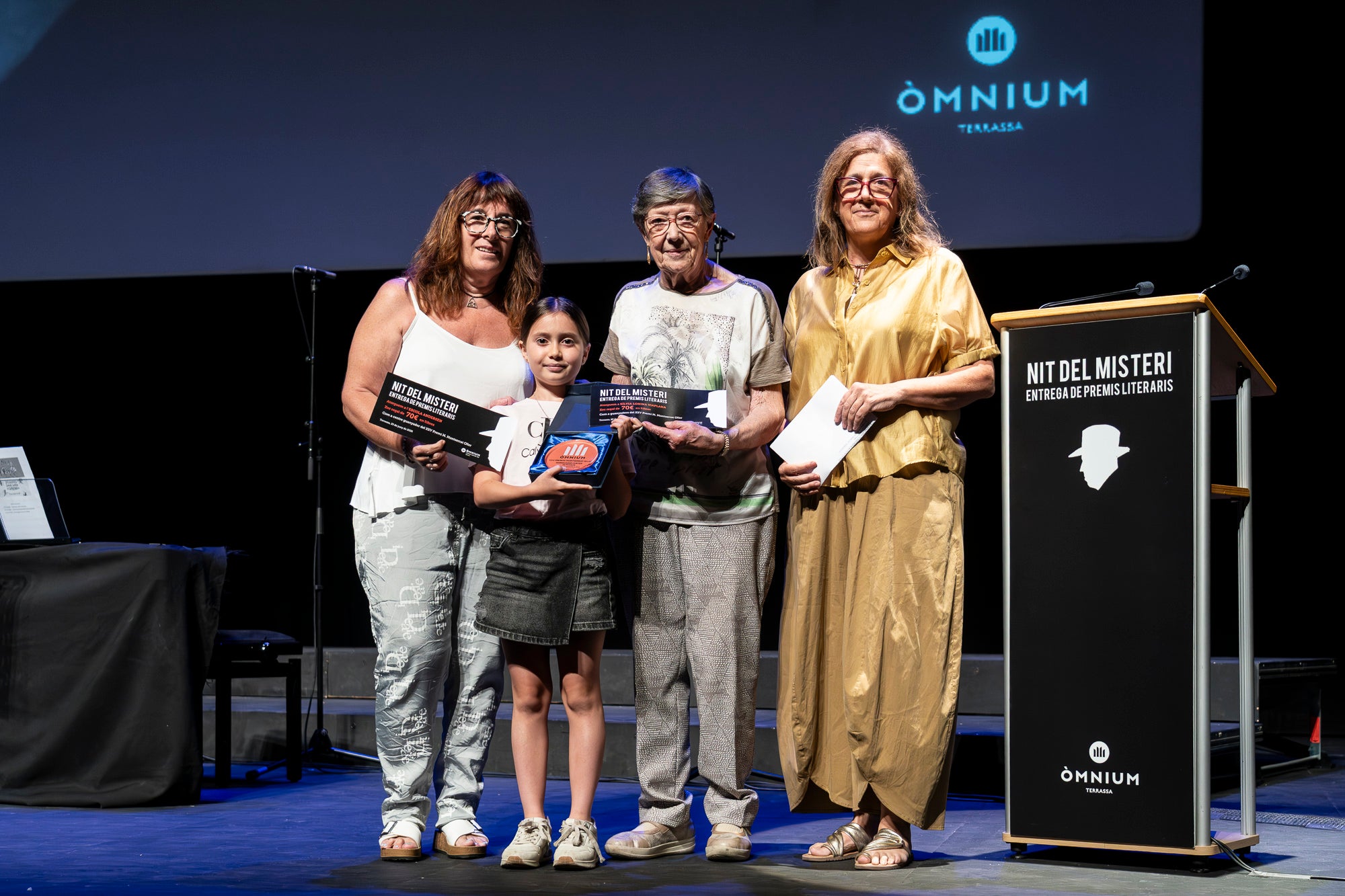 Aquest dijous, dia 25 de juny, va tenir lloc la 36a Nit del Misteri, organitzada per Òmnium Terrassa. El Teatre Principal va acollir el lliurament dels guardons literaris, amb la presència del president d'Òmnium Cultural, Xavier Antich; i la presidenta d'Òmnium Terrassa, Anna Carol. El Premi de novel·la Ferran Canyameres, el premi de novel·la d'intriga més antic del país en el seu gènere i amb la dotació més alta, de 5.500 euros, va anar per Jordi Solé Comas. La resta de premiats van ser: Cristina Solé Padullés (narracions curtes), Cristina Álvarez Roig (Poesia Enric Gall), Anita Andriello, Laura Perera Ramírez i Clàudia Meitian Andújar (Maria Rovira); i Sílvia Lonina Viaplana i Aniol Sanz Ribas (Premi M. Montserrat Oller)