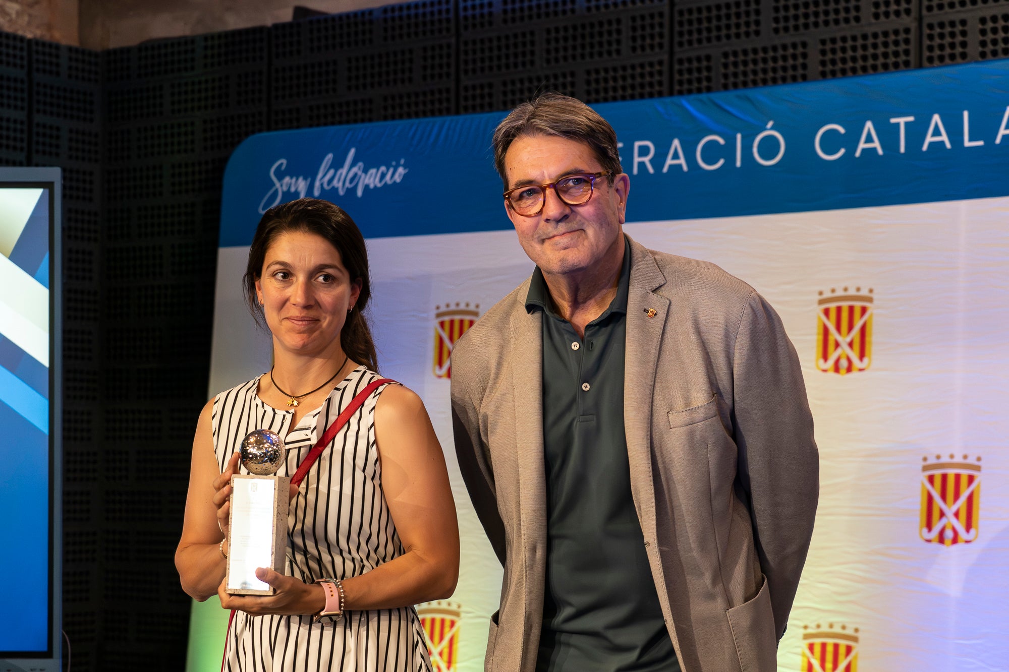 La 57 edició del Festival del Hockey Català ha celebrat aquest divendres al Vapor de Prodis de Terrassa la seva entrega dels premis anuals. I aquests han estat els principals guardonats: Júlia Strappato Garreta (millor jugadora de 1a Divisió Femení); Joan Lletí Fabregó (millor jugador de 1a Divisió Masculí); Anna Marquès Ayats (jugadora promesa); Jan Trujillo Amescua (jugador promesa); Marc Campabadal Monreal (millor esportista Lliga Hockey+); Shannon Lynn Lakusta (jugadora més veterana); Julio César Saavedra (jugador més veterà); Jordi Delás i Amat (Stick d'Or); Xavier Lleonart Blanco (Medalla d'Or al Mèrit Esportiu); Marta Cerdà Ciriols i Lídia Martí Garbayo (Medalla d'Honor); Jordi Bonastre Company per 100 partits internacionals i Xavier Gispert Amat per 100 partits internacionals (Medalla de Bronze al Mèrit Esportiu); Bernat Olivares Velasco (premi al millor company 'Quico Carné'); Jan Capellades Marcet (Trofeu Lluís Ysamat); Ot Corominas Ricart i Gaby Raimondi (millor àrbitre/a federat); Carlos Dolz Bautista (medalla al mèrit arbitral 'Josep Salvatella'); Miquel Romagosa Ruiz (Placa Especial FCH); Xavier Arnau Creus, Ramon Jufresa Lluch i Marta Prat Calmet (Sticks per la Història) | Mireia Comas