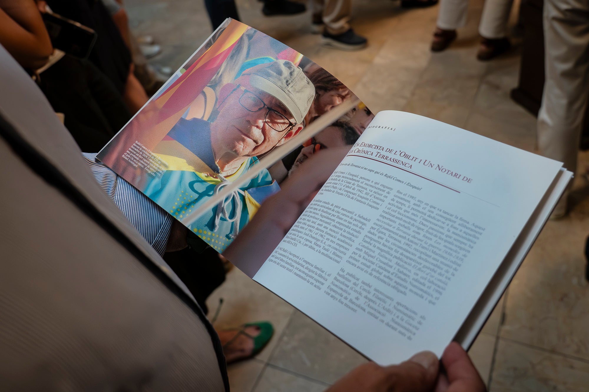 El Saló de Sessions de l'Ajuntament de Terrassa ha acollit aquest dimarts, dia 16 de juny, l’acte de lliurament de la Medalla d’Honor de la Ciutat a Rafel Comes i Ezequiel, en reconeixement de la seva destacada trajectòria en l’àmbit de la recerca històrica, la numismàtica, el col·leccionisme i la preservació de la memòria de la ciutat. L’historiador Josep Puy i Juanico ha estat l’encarregat de fer la glossa.