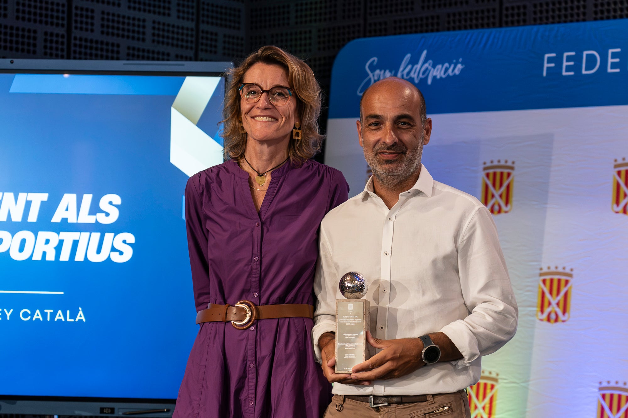 La 57 edició del Festival del Hockey Català ha celebrat aquest divendres al Vapor de Prodis de Terrassa la seva entrega dels premis anuals. I aquests han estat els principals guardonats: Júlia Strappato Garreta (millor jugadora de 1a Divisió Femení); Joan Lletí Fabregó (millor jugador de 1a Divisió Masculí); Anna Marquès Ayats (jugadora promesa); Jan Trujillo Amescua (jugador promesa); Marc Campabadal Monreal (millor esportista Lliga Hockey+); Shannon Lynn Lakusta (jugadora més veterana); Julio César Saavedra (jugador més veterà); Jordi Delás i Amat (Stick d'Or); Xavier Lleonart Blanco (Medalla d'Or al Mèrit Esportiu); Marta Cerdà Ciriols i Lídia Martí Garbayo (Medalla d'Honor); Jordi Bonastre Company per 100 partits internacionals i Xavier Gispert Amat per 100 partits internacionals (Medalla de Bronze al Mèrit Esportiu); Bernat Olivares Velasco (premi al millor company 'Quico Carné'); Jan Capellades Marcet (Trofeu Lluís Ysamat); Ot Corominas Ricart i Gaby Raimondi (millor àrbitre/a federat); Carlos Dolz Bautista (medalla al mèrit arbitral 'Josep Salvatella'); Miquel Romagosa Ruiz (Placa Especial FCH); Xavier Arnau Creus, Ramon Jufresa Lluch i Marta Prat Calmet (Sticks per la Història) | Mireia Comas