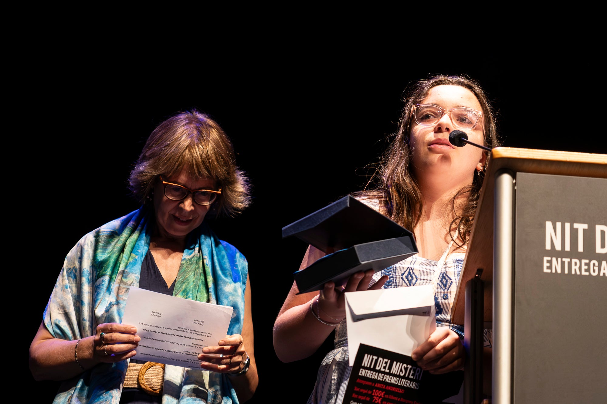 Aquest dijous, dia 25 de juny, va tenir lloc la 36a Nit del Misteri, organitzada per Òmnium Terrassa. El Teatre Principal va acollir el lliurament dels guardons literaris, amb la presència del president d'Òmnium Cultural, Xavier Antich; i la presidenta d'Òmnium Terrassa, Anna Carol. El Premi de novel·la Ferran Canyameres, el premi de novel·la d'intriga més antic del país en el seu gènere i amb la dotació més alta, de 5.500 euros, va anar per Jordi Solé Comas. La resta de premiats van ser: Cristina Solé Padullés (narracions curtes), Cristina Álvarez Roig (Poesia Enric Gall), Anita Andriello, Laura Perera Ramírez i Clàudia Meitian Andújar (Maria Rovira); i Sílvia Lonina Viaplana i Aniol Sanz Ribas (Premi M. Montserrat Oller)