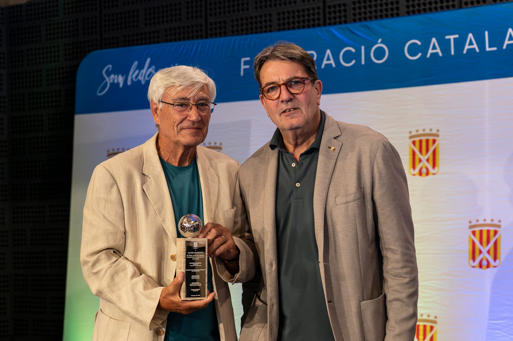 La 57 edició del Festival del Hockey Català ha celebrat aquest divendres al Vapor de Prodis de Terrassa la seva entrega dels premis anuals. I aquests han estat els principals guardonats: Júlia Strappato Garreta (millor jugadora de 1a Divisió Femení); Joan Lletí Fabregó (millor jugador de 1a Divisió Masculí); Anna Marquès Ayats (jugadora promesa); Jan Trujillo Amescua (jugador promesa); Marc Campabadal Monreal (millor esportista Lliga Hockey+); Shannon Lynn Lakusta (jugadora més veterana); Julio César Saavedra (jugador més veterà); Jordi Delás i Amat (Stick d'Or); Xavier Lleonart Blanco (Medalla d'Or al Mèrit Esportiu); Marta Cerdà Ciriols i Lídia Martí Garbayo (Medalla d'Honor); Jordi Bonastre Company per 100 partits internacionals i Xavier Gispert Amat per 100 partits internacionals (Medalla de Bronze al Mèrit Esportiu); Bernat Olivares Velasco (premi al millor company 'Quico Carné'); Jan Capellades Marcet (Trofeu Lluís Ysamat); Ot Corominas Ricart i Gaby Raimondi (millor àrbitre/a federat); Carlos Dolz Bautista (medalla al mèrit arbitral 'Josep Salvatella'); Miquel Romagosa Ruiz (Placa Especial FCH); Xavier Arnau Creus, Ramon Jufresa Lluch i Marta Prat Calmet (Sticks per la Història) | Mireia Comas
