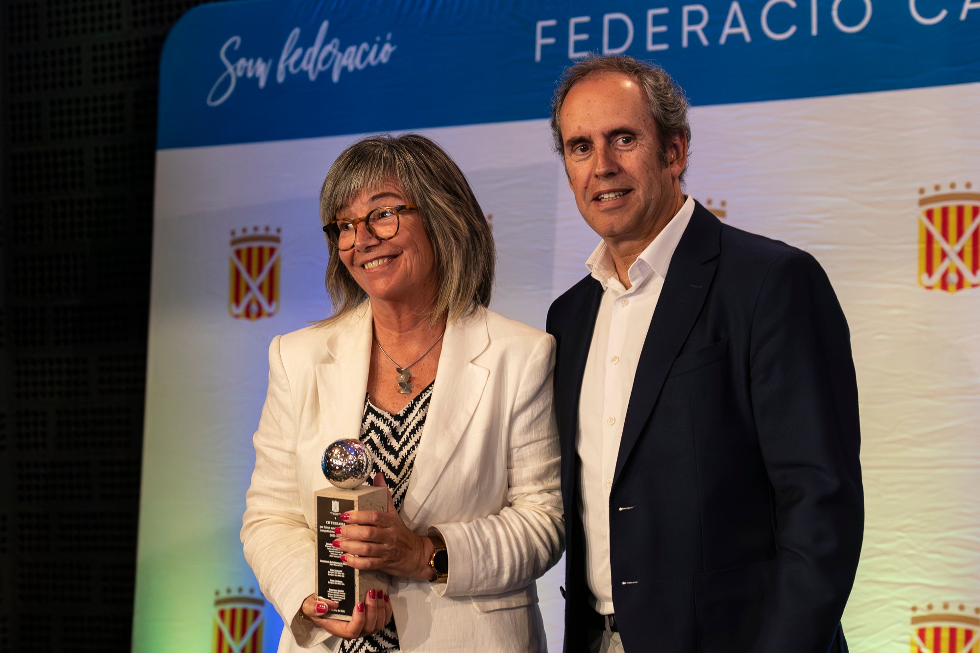 La 57 edició del Festival del Hockey Català ha celebrat aquest divendres al Vapor de Prodis de Terrassa la seva entrega dels premis anuals. I aquests han estat els principals guardonats: Júlia Strappato Garreta (millor jugadora de 1a Divisió Femení); Joan Lletí Fabregó (millor jugador de 1a Divisió Masculí); Anna Marquès Ayats (jugadora promesa); Jan Trujillo Amescua (jugador promesa); Marc Campabadal Monreal (millor esportista Lliga Hockey+); Shannon Lynn Lakusta (jugadora més veterana); Julio César Saavedra (jugador més veterà); Jordi Delás i Amat (Stick d'Or); Xavier Lleonart Blanco (Medalla d'Or al Mèrit Esportiu); Marta Cerdà Ciriols i Lídia Martí Garbayo (Medalla d'Honor); Jordi Bonastre Company per 100 partits internacionals i Xavier Gispert Amat per 100 partits internacionals (Medalla de Bronze al Mèrit Esportiu); Bernat Olivares Velasco (premi al millor company 'Quico Carné'); Jan Capellades Marcet (Trofeu Lluís Ysamat); Ot Corominas Ricart i Gaby Raimondi (millor àrbitre/a federat); Carlos Dolz Bautista (medalla al mèrit arbitral 'Josep Salvatella'); Miquel Romagosa Ruiz (Placa Especial FCH); Xavier Arnau Creus, Ramon Jufresa Lluch i Marta Prat Calmet (Sticks per la Història) | Mireia Comas