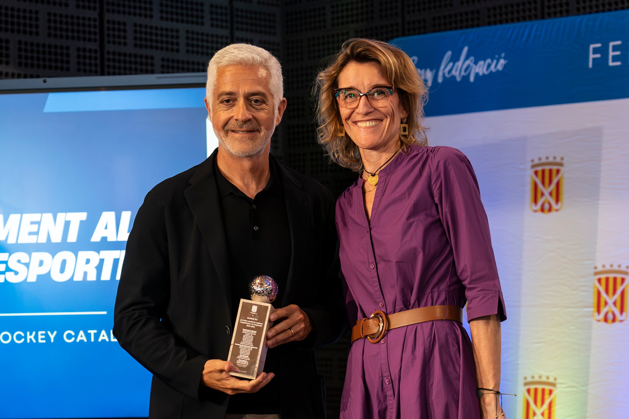 La 57 edició del Festival del Hockey Català ha celebrat aquest divendres al Vapor de Prodis de Terrassa la seva entrega dels premis anuals. I aquests han estat els principals guardonats: Júlia Strappato Garreta (millor jugadora de 1a Divisió Femení); Joan Lletí Fabregó (millor jugador de 1a Divisió Masculí); Anna Marquès Ayats (jugadora promesa); Jan Trujillo Amescua (jugador promesa); Marc Campabadal Monreal (millor esportista Lliga Hockey+); Shannon Lynn Lakusta (jugadora més veterana); Julio César Saavedra (jugador més veterà); Jordi Delás i Amat (Stick d'Or); Xavier Lleonart Blanco (Medalla d'Or al Mèrit Esportiu); Marta Cerdà Ciriols i Lídia Martí Garbayo (Medalla d'Honor); Jordi Bonastre Company per 100 partits internacionals i Xavier Gispert Amat per 100 partits internacionals (Medalla de Bronze al Mèrit Esportiu); Bernat Olivares Velasco (premi al millor company 'Quico Carné'); Jan Capellades Marcet (Trofeu Lluís Ysamat); Ot Corominas Ricart i Gaby Raimondi (millor àrbitre/a federat); Carlos Dolz Bautista (medalla al mèrit arbitral 'Josep Salvatella'); Miquel Romagosa Ruiz (Placa Especial FCH); Xavier Arnau Creus, Ramon Jufresa Lluch i Marta Prat Calmet (Sticks per la Història) | Mireia Comas