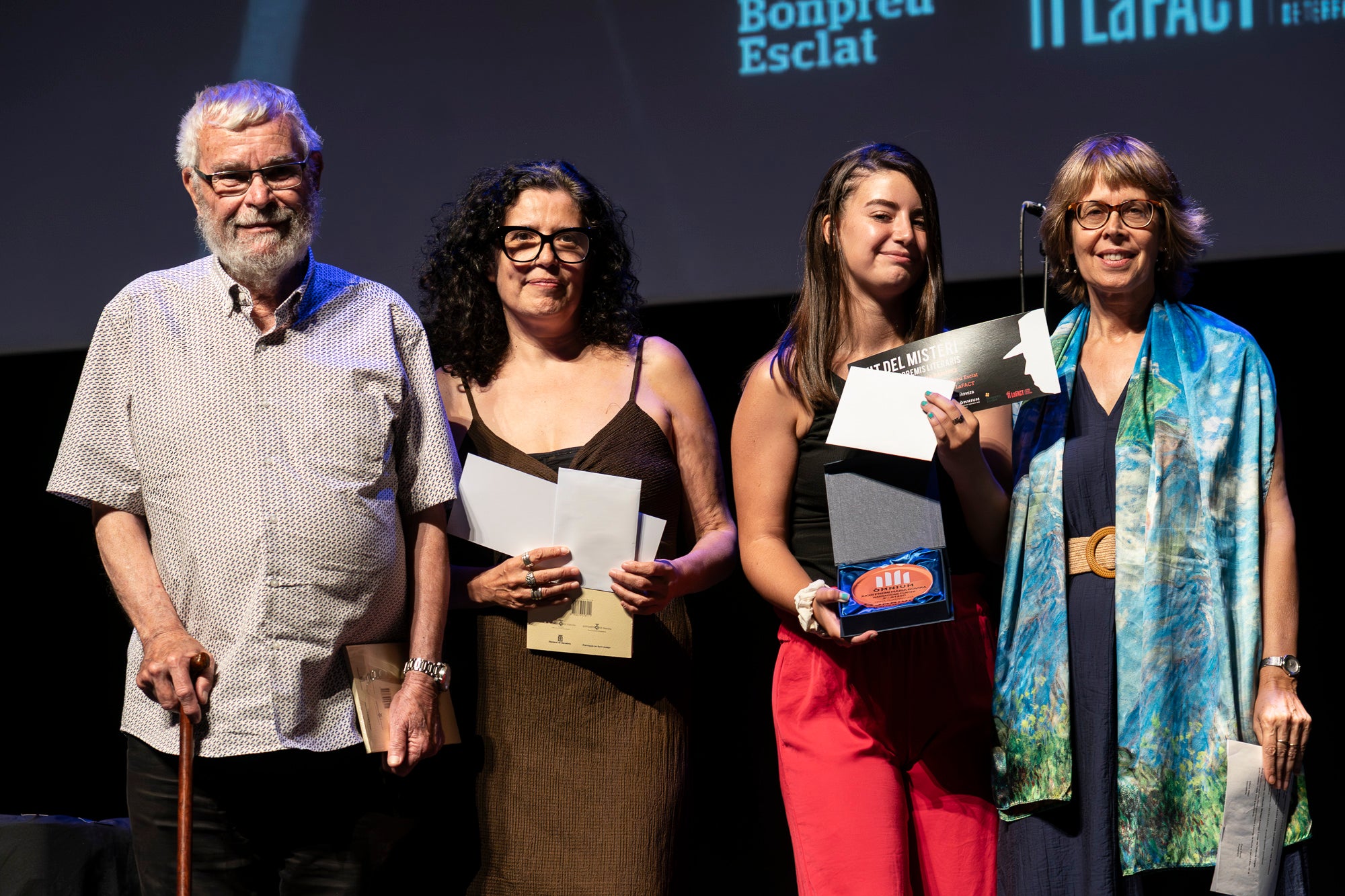 Aquest dijous, dia 25 de juny, va tenir lloc la 36a Nit del Misteri, organitzada per Òmnium Terrassa. El Teatre Principal va acollir el lliurament dels guardons literaris, amb la presència del president d'Òmnium Cultural, Xavier Antich; i la presidenta d'Òmnium Terrassa, Anna Carol. El Premi de novel·la Ferran Canyameres, el premi de novel·la d'intriga més antic del país en el seu gènere i amb la dotació més alta, de 5.500 euros, va anar per Jordi Solé Comas. La resta de premiats van ser: Cristina Solé Padullés (narracions curtes), Cristina Álvarez Roig (Poesia Enric Gall), Anita Andriello, Laura Perera Ramírez i Clàudia Meitian Andújar (Maria Rovira); i Sílvia Lonina Viaplana i Aniol Sanz Ribas (Premi M. Montserrat Oller)