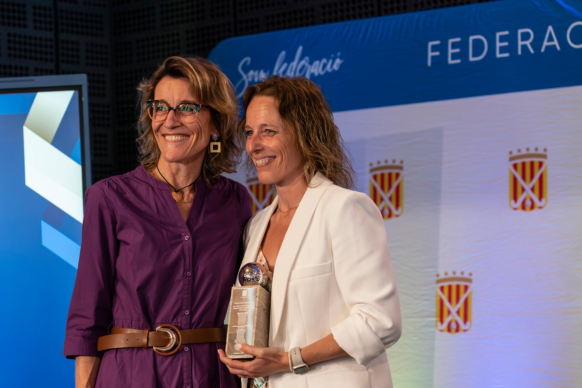 La 57 edició del Festival del Hockey Català ha celebrat aquest divendres al Vapor de Prodis de Terrassa la seva entrega dels premis anuals. I aquests han estat els principals guardonats: Júlia Strappato Garreta (millor jugadora de 1a Divisió Femení); Joan Lletí Fabregó (millor jugador de 1a Divisió Masculí); Anna Marquès Ayats (jugadora promesa); Jan Trujillo Amescua (jugador promesa); Marc Campabadal Monreal (millor esportista Lliga Hockey+); Shannon Lynn Lakusta (jugadora més veterana); Julio César Saavedra (jugador més veterà); Jordi Delás i Amat (Stick d'Or); Xavier Lleonart Blanco (Medalla d'Or al Mèrit Esportiu); Marta Cerdà Ciriols i Lídia Martí Garbayo (Medalla d'Honor); Jordi Bonastre Company per 100 partits internacionals i Xavier Gispert Amat per 100 partits internacionals (Medalla de Bronze al Mèrit Esportiu); Bernat Olivares Velasco (premi al millor company 'Quico Carné'); Jan Capellades Marcet (Trofeu Lluís Ysamat); Ot Corominas Ricart i Gaby Raimondi (millor àrbitre/a federat); Carlos Dolz Bautista (medalla al mèrit arbitral 'Josep Salvatella'); Miquel Romagosa Ruiz (Placa Especial FCH); Xavier Arnau Creus, Ramon Jufresa Lluch i Marta Prat Calmet (Sticks per la Història) | Mireia Comas