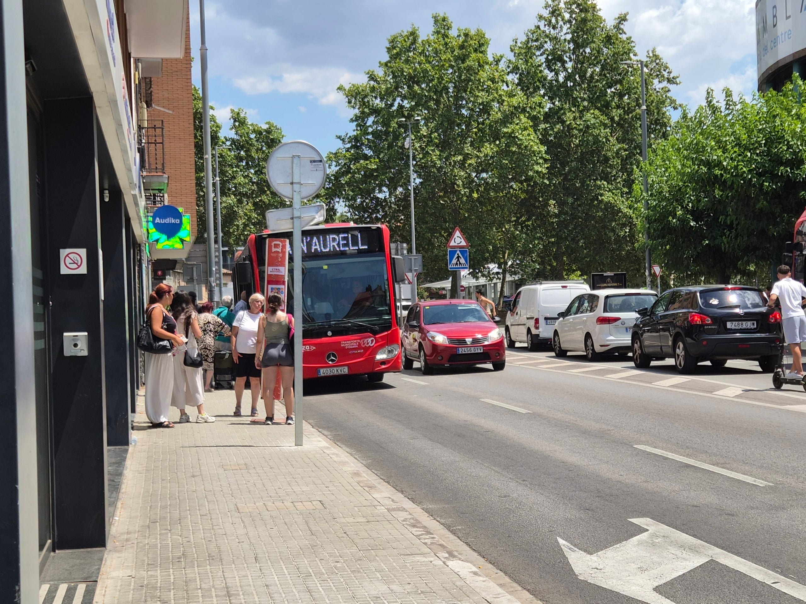 Parada provisional dels autobusos a la carretera de Montcada | Lluïsa Tarrida