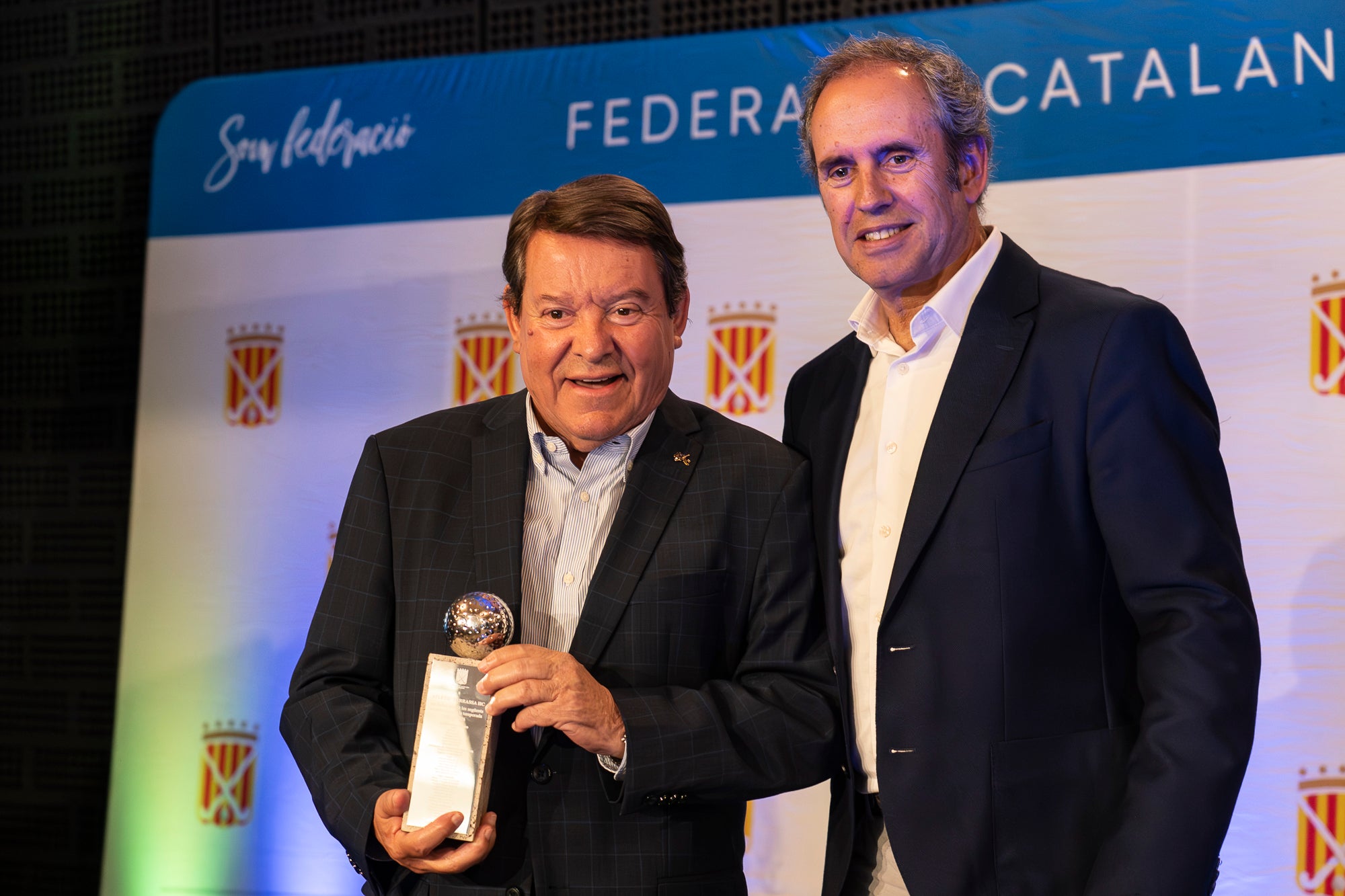 La 57 edició del Festival del Hockey Català ha celebrat aquest divendres al Vapor de Prodis de Terrassa la seva entrega dels premis anuals. I aquests han estat els principals guardonats: Júlia Strappato Garreta (millor jugadora de 1a Divisió Femení); Joan Lletí Fabregó (millor jugador de 1a Divisió Masculí); Anna Marquès Ayats (jugadora promesa); Jan Trujillo Amescua (jugador promesa); Marc Campabadal Monreal (millor esportista Lliga Hockey+); Shannon Lynn Lakusta (jugadora més veterana); Julio César Saavedra (jugador més veterà); Jordi Delás i Amat (Stick d'Or); Xavier Lleonart Blanco (Medalla d'Or al Mèrit Esportiu); Marta Cerdà Ciriols i Lídia Martí Garbayo (Medalla d'Honor); Jordi Bonastre Company per 100 partits internacionals i Xavier Gispert Amat per 100 partits internacionals (Medalla de Bronze al Mèrit Esportiu); Bernat Olivares Velasco (premi al millor company 'Quico Carné'); Jan Capellades Marcet (Trofeu Lluís Ysamat); Ot Corominas Ricart i Gaby Raimondi (millor àrbitre/a federat); Carlos Dolz Bautista (medalla al mèrit arbitral 'Josep Salvatella'); Miquel Romagosa Ruiz (Placa Especial FCH); Xavier Arnau Creus, Ramon Jufresa Lluch i Marta Prat Calmet (Sticks per la Història) | Mireia Comas