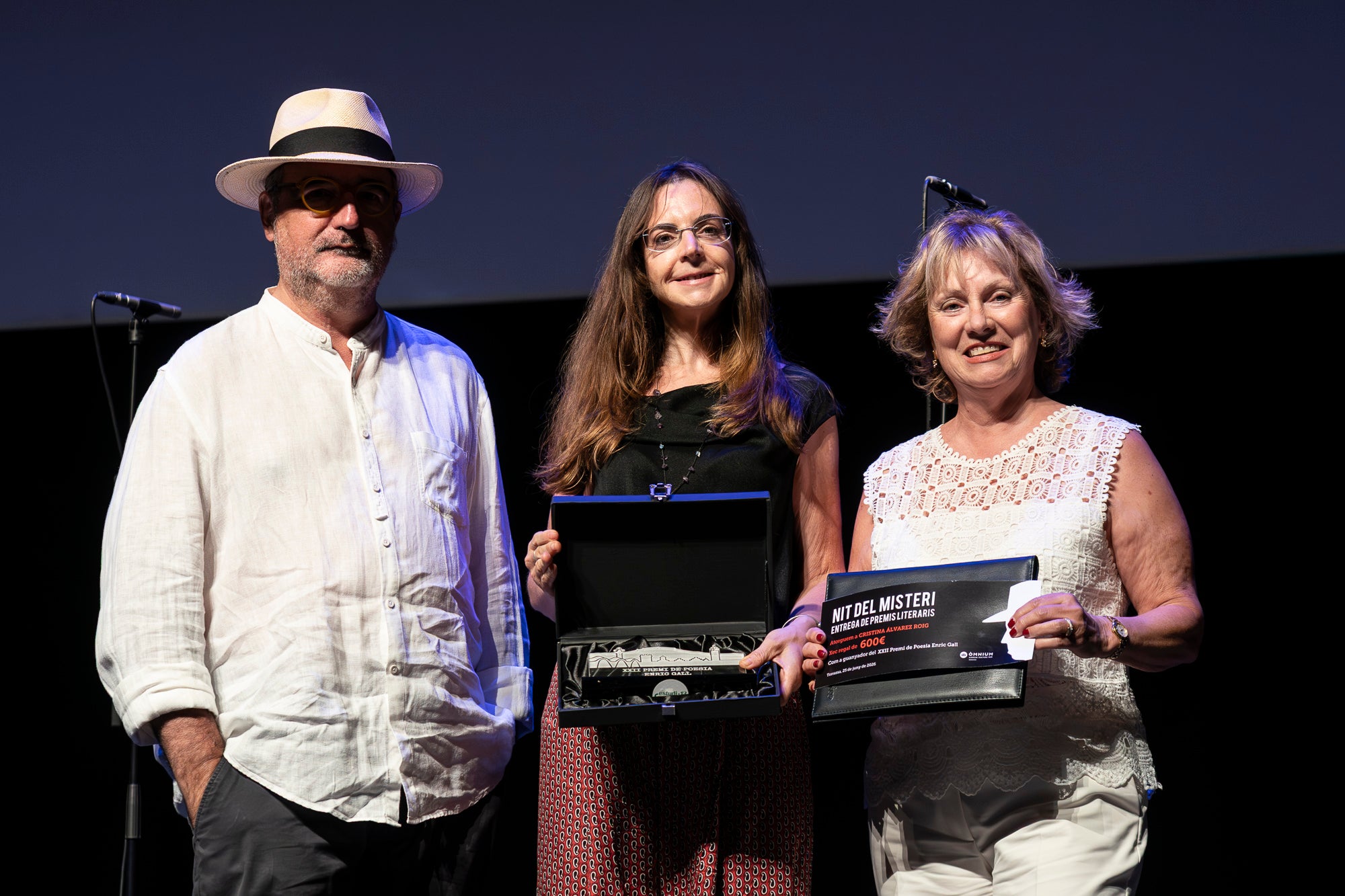 Aquest dijous, dia 25 de juny, va tenir lloc la 36a Nit del Misteri, organitzada per Òmnium Terrassa. El Teatre Principal va acollir el lliurament dels guardons literaris, amb la presència del president d'Òmnium Cultural, Xavier Antich; i la presidenta d'Òmnium Terrassa, Anna Carol. El Premi de novel·la Ferran Canyameres, el premi de novel·la d'intriga més antic del país en el seu gènere i amb la dotació més alta, de 5.500 euros, va anar per Jordi Solé Comas. La resta de premiats van ser: Cristina Solé Padullés (narracions curtes), Cristina Álvarez Roig (Poesia Enric Gall), Anita Andriello, Laura Perera Ramírez i Clàudia Meitian Andújar (Maria Rovira); i Sílvia Lonina Viaplana i Aniol Sanz Ribas (Premi M. Montserrat Oller)