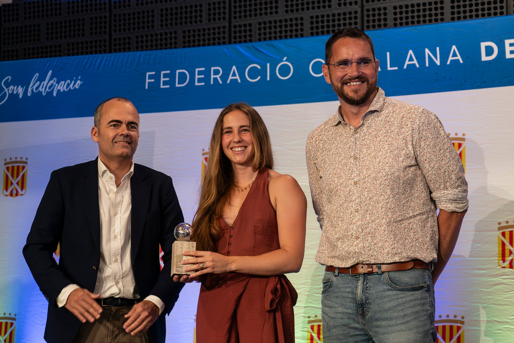 La 57 edició del Festival del Hockey Català ha celebrat aquest divendres al Vapor de Prodis de Terrassa la seva entrega dels premis anuals. I aquests han estat els principals guardonats: Júlia Strappato Garreta (millor jugadora de 1a Divisió Femení); Joan Lletí Fabregó (millor jugador de 1a Divisió Masculí); Anna Marquès Ayats (jugadora promesa); Jan Trujillo Amescua (jugador promesa); Marc Campabadal Monreal (millor esportista Lliga Hockey+); Shannon Lynn Lakusta (jugadora més veterana); Julio César Saavedra (jugador més veterà); Jordi Delás i Amat (Stick d'Or); Xavier Lleonart Blanco (Medalla d'Or al Mèrit Esportiu); Marta Cerdà Ciriols i Lídia Martí Garbayo (Medalla d'Honor); Jordi Bonastre Company per 100 partits internacionals i Xavier Gispert Amat per 100 partits internacionals (Medalla de Bronze al Mèrit Esportiu); Bernat Olivares Velasco (premi al millor company 'Quico Carné'); Jan Capellades Marcet (Trofeu Lluís Ysamat); Ot Corominas Ricart i Gaby Raimondi (millor àrbitre/a federat); Carlos Dolz Bautista (medalla al mèrit arbitral 'Josep Salvatella'); Miquel Romagosa Ruiz (Placa Especial FCH); Xavier Arnau Creus, Ramon Jufresa Lluch i Marta Prat Calmet (Sticks per la Història) | Mireia Comas