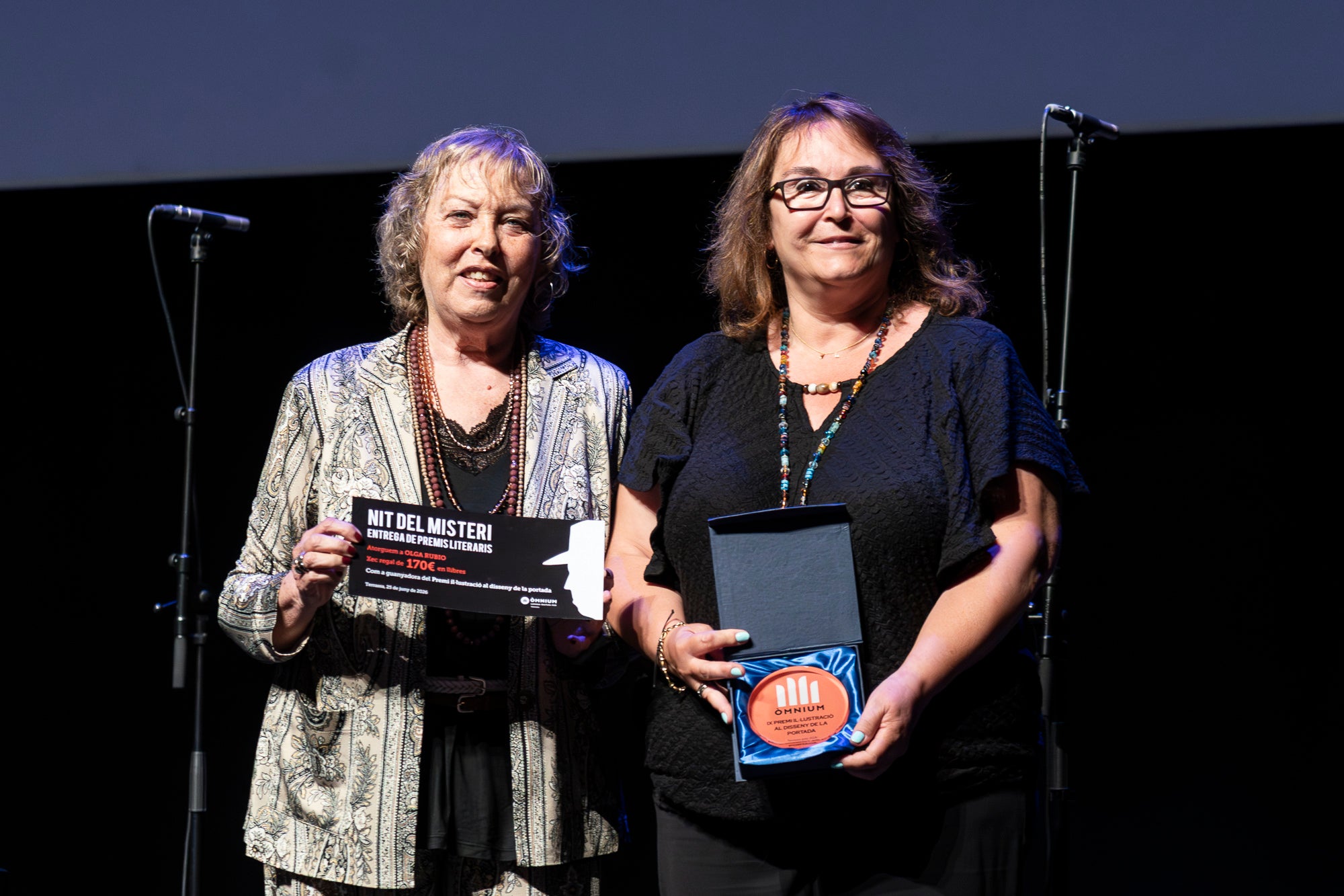 Aquest dijous, dia 25 de juny, va tenir lloc la 36a Nit del Misteri, organitzada per Òmnium Terrassa. El Teatre Principal va acollir el lliurament dels guardons literaris, amb la presència del president d'Òmnium Cultural, Xavier Antich; i la presidenta d'Òmnium Terrassa, Anna Carol. El Premi de novel·la Ferran Canyameres, el premi de novel·la d'intriga més antic del país en el seu gènere i amb la dotació més alta, de 5.500 euros, va anar per Jordi Solé Comas. La resta de premiats van ser: Cristina Solé Padullés (narracions curtes), Cristina Álvarez Roig (Poesia Enric Gall), Anita Andriello, Laura Perera Ramírez i Clàudia Meitian Andújar (Maria Rovira); i Sílvia Lonina Viaplana i Aniol Sanz Ribas (Premi M. Montserrat Oller)