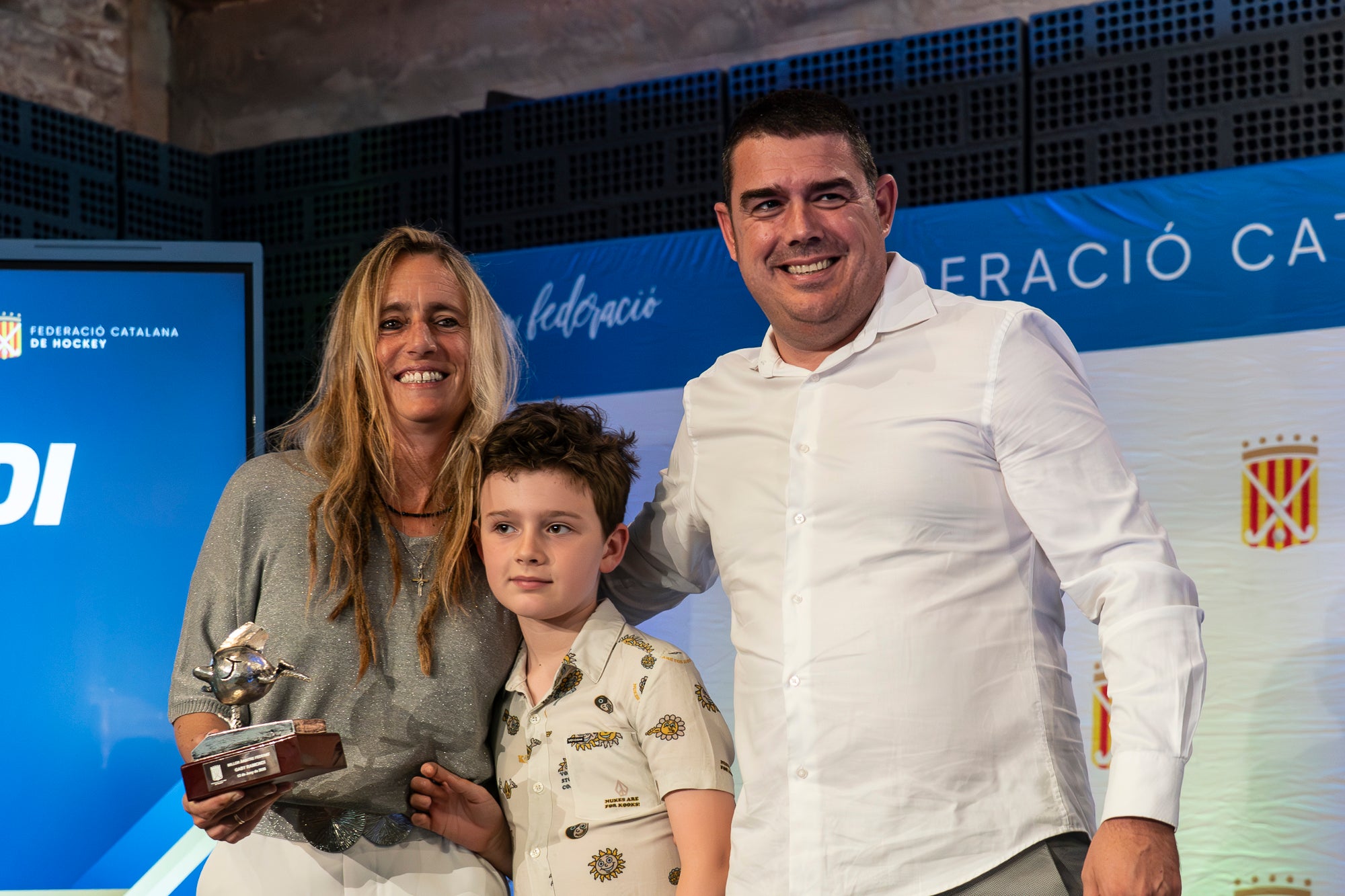 La 57 edició del Festival del Hockey Català ha celebrat aquest divendres al Vapor de Prodis de Terrassa la seva entrega dels premis anuals. I aquests han estat els principals guardonats: Júlia Strappato Garreta (millor jugadora de 1a Divisió Femení); Joan Lletí Fabregó (millor jugador de 1a Divisió Masculí); Anna Marquès Ayats (jugadora promesa); Jan Trujillo Amescua (jugador promesa); Marc Campabadal Monreal (millor esportista Lliga Hockey+); Shannon Lynn Lakusta (jugadora més veterana); Julio César Saavedra (jugador més veterà); Jordi Delás i Amat (Stick d'Or); Xavier Lleonart Blanco (Medalla d'Or al Mèrit Esportiu); Marta Cerdà Ciriols i Lídia Martí Garbayo (Medalla d'Honor); Jordi Bonastre Company per 100 partits internacionals i Xavier Gispert Amat per 100 partits internacionals (Medalla de Bronze al Mèrit Esportiu); Bernat Olivares Velasco (premi al millor company 'Quico Carné'); Jan Capellades Marcet (Trofeu Lluís Ysamat); Ot Corominas Ricart i Gaby Raimondi (millor àrbitre/a federat); Carlos Dolz Bautista (medalla al mèrit arbitral 'Josep Salvatella'); Miquel Romagosa Ruiz (Placa Especial FCH); Xavier Arnau Creus, Ramon Jufresa Lluch i Marta Prat Calmet (Sticks per la Història) | Mireia Comas