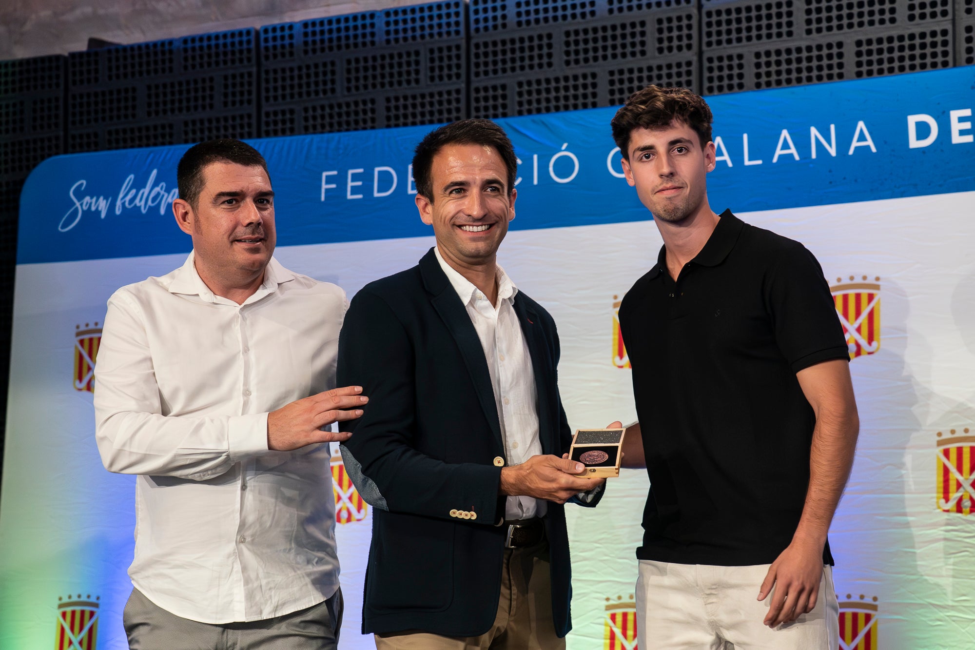 La 57 edició del Festival del Hockey Català ha celebrat aquest divendres al Vapor de Prodis de Terrassa la seva entrega dels premis anuals. I aquests han estat els principals guardonats: Júlia Strappato Garreta (millor jugadora de 1a Divisió Femení); Joan Lletí Fabregó (millor jugador de 1a Divisió Masculí); Anna Marquès Ayats (jugadora promesa); Jan Trujillo Amescua (jugador promesa); Marc Campabadal Monreal (millor esportista Lliga Hockey+); Shannon Lynn Lakusta (jugadora més veterana); Julio César Saavedra (jugador més veterà); Jordi Delás i Amat (Stick d'Or); Xavier Lleonart Blanco (Medalla d'Or al Mèrit Esportiu); Marta Cerdà Ciriols i Lídia Martí Garbayo (Medalla d'Honor); Jordi Bonastre Company per 100 partits internacionals i Xavier Gispert Amat per 100 partits internacionals (Medalla de Bronze al Mèrit Esportiu); Bernat Olivares Velasco (premi al millor company 'Quico Carné'); Jan Capellades Marcet (Trofeu Lluís Ysamat); Ot Corominas Ricart i Gaby Raimondi (millor àrbitre/a federat); Carlos Dolz Bautista (medalla al mèrit arbitral 'Josep Salvatella'); Miquel Romagosa Ruiz (Placa Especial FCH); Xavier Arnau Creus, Ramon Jufresa Lluch i Marta Prat Calmet (Sticks per la Història) | Mireia Comas