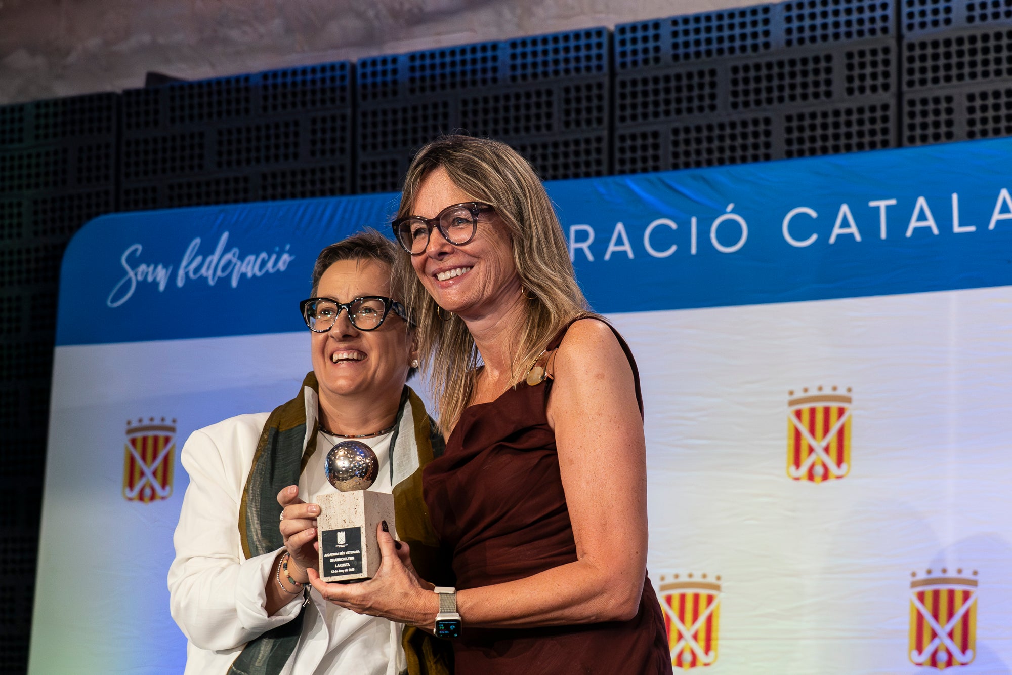 La 57 edició del Festival del Hockey Català ha celebrat aquest divendres al Vapor de Prodis de Terrassa la seva entrega dels premis anuals. I aquests han estat els principals guardonats: Júlia Strappato Garreta (millor jugadora de 1a Divisió Femení); Joan Lletí Fabregó (millor jugador de 1a Divisió Masculí); Anna Marquès Ayats (jugadora promesa); Jan Trujillo Amescua (jugador promesa); Marc Campabadal Monreal (millor esportista Lliga Hockey+); Shannon Lynn Lakusta (jugadora més veterana); Julio César Saavedra (jugador més veterà); Jordi Delás i Amat (Stick d'Or); Xavier Lleonart Blanco (Medalla d'Or al Mèrit Esportiu); Marta Cerdà Ciriols i Lídia Martí Garbayo (Medalla d'Honor); Jordi Bonastre Company per 100 partits internacionals i Xavier Gispert Amat per 100 partits internacionals (Medalla de Bronze al Mèrit Esportiu); Bernat Olivares Velasco (premi al millor company 'Quico Carné'); Jan Capellades Marcet (Trofeu Lluís Ysamat); Ot Corominas Ricart i Gaby Raimondi (millor àrbitre/a federat); Carlos Dolz Bautista (medalla al mèrit arbitral 'Josep Salvatella'); Miquel Romagosa Ruiz (Placa Especial FCH); Xavier Arnau Creus, Ramon Jufresa Lluch i Marta Prat Calmet (Sticks per la Història) | Mireia Comas