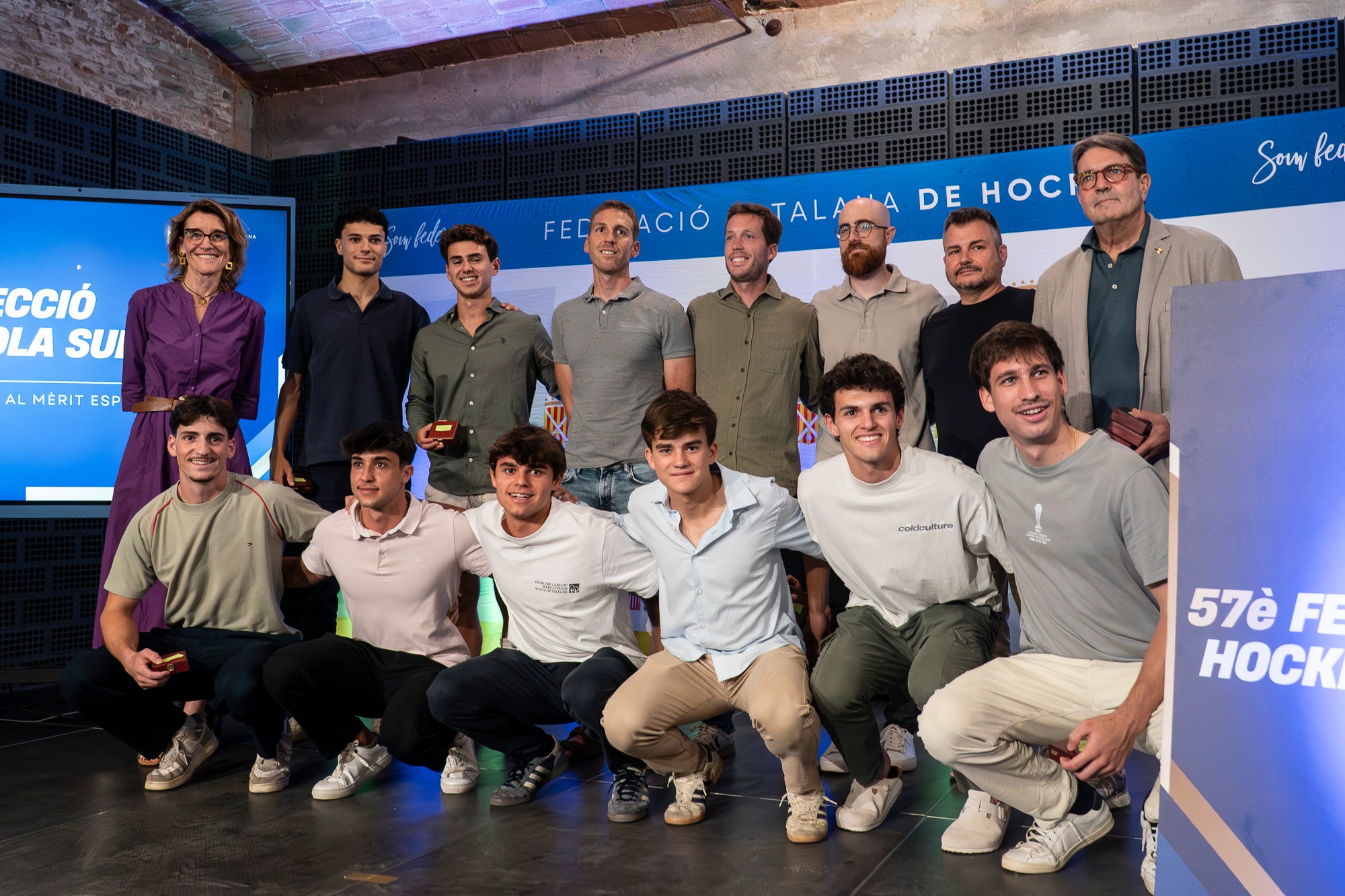 La 57 edició del Festival del Hockey Català ha celebrat aquest divendres al Vapor de Prodis de Terrassa la seva entrega dels premis anuals. I aquests han estat els principals guardonats: Júlia Strappato Garreta (millor jugadora de 1a Divisió Femení); Joan Lletí Fabregó (millor jugador de 1a Divisió Masculí); Anna Marquès Ayats (jugadora promesa); Jan Trujillo Amescua (jugador promesa); Marc Campabadal Monreal (millor esportista Lliga Hockey+); Shannon Lynn Lakusta (jugadora més veterana); Julio César Saavedra (jugador més veterà); Jordi Delás i Amat (Stick d'Or); Xavier Lleonart Blanco (Medalla d'Or al Mèrit Esportiu); Marta Cerdà Ciriols i Lídia Martí Garbayo (Medalla d'Honor); Jordi Bonastre Company per 100 partits internacionals i Xavier Gispert Amat per 100 partits internacionals (Medalla de Bronze al Mèrit Esportiu); Bernat Olivares Velasco (premi al millor company 'Quico Carné'); Jan Capellades Marcet (Trofeu Lluís Ysamat); Ot Corominas Ricart i Gaby Raimondi (millor àrbitre/a federat); Carlos Dolz Bautista (medalla al mèrit arbitral 'Josep Salvatella'); Miquel Romagosa Ruiz (Placa Especial FCH); Xavier Arnau Creus, Ramon Jufresa Lluch i Marta Prat Calmet (Sticks per la Història) | Mireia Comas