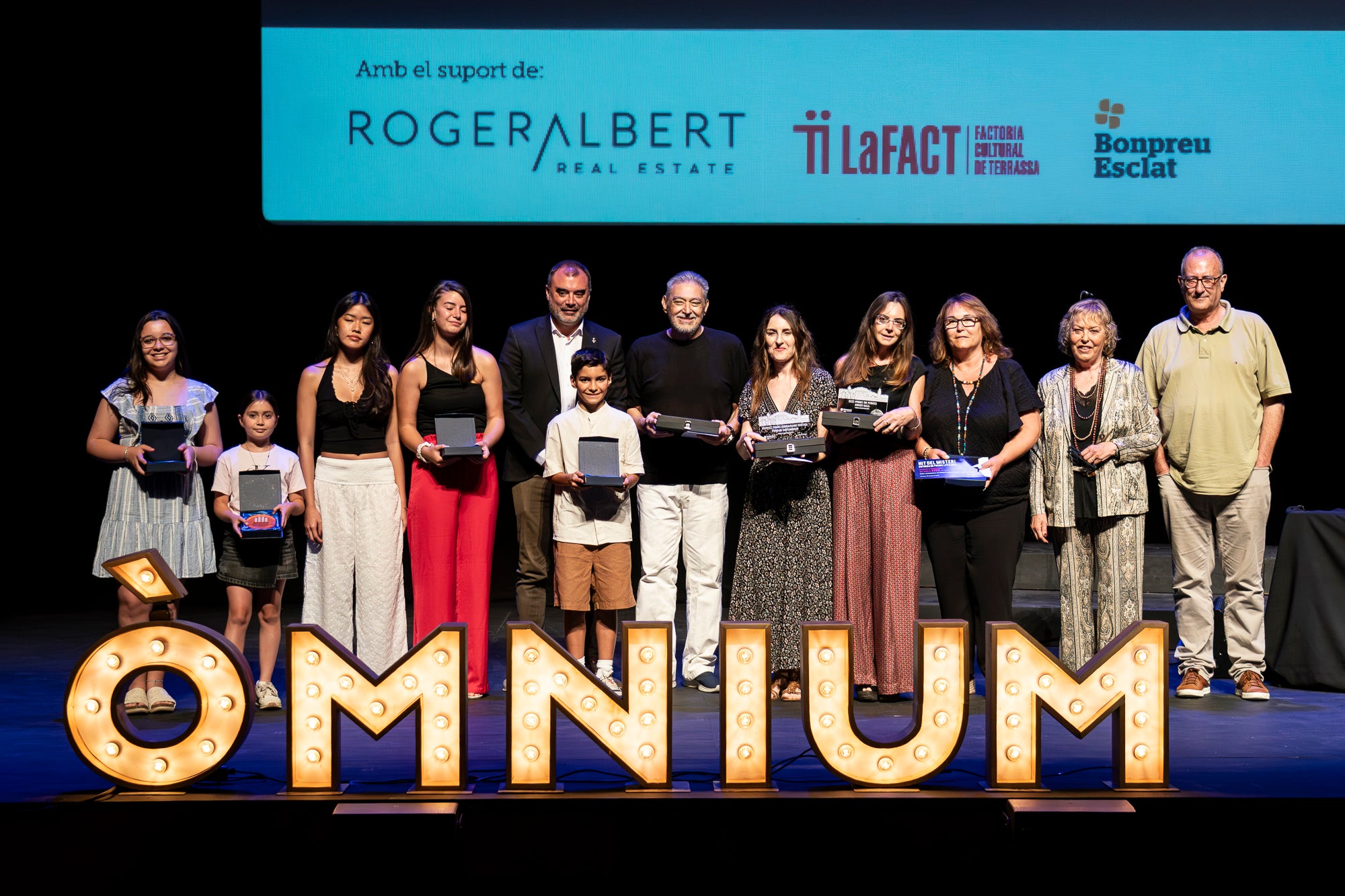 Aquest dijous, dia 25 de juny, va tenir lloc la 36a Nit del Misteri, organitzada per Òmnium Terrassa. El Teatre Principal va acollir el lliurament dels guardons literaris, amb la presència del president d'Òmnium Cultural, Xavier Antich; i la presidenta d'Òmnium Terrassa, Anna Carol. El Premi de novel·la Ferran Canyameres, el premi de novel·la d'intriga més antic del país en el seu gènere i amb la dotació més alta, de 5.500 euros, va anar per Jordi Solé Comas. La resta de premiats van ser: Cristina Solé Padullés (narracions curtes), Cristina Álvarez Roig (Poesia Enric Gall), Anita Andriello, Laura Perera Ramírez i Clàudia Meitian Andújar (Maria Rovira); i Sílvia Lonina Viaplana i Aniol Sanz Ribas (Premi M. Montserrat Oller)