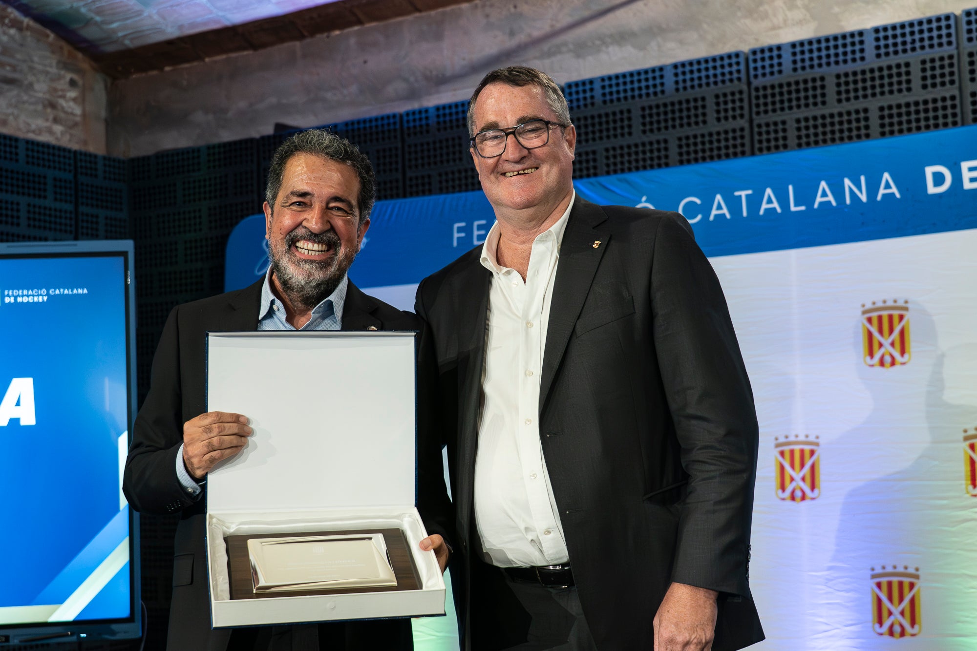 La 57 edició del Festival del Hockey Català ha celebrat aquest divendres al Vapor de Prodis de Terrassa la seva entrega dels premis anuals. I aquests han estat els principals guardonats: Júlia Strappato Garreta (millor jugadora de 1a Divisió Femení); Joan Lletí Fabregó (millor jugador de 1a Divisió Masculí); Anna Marquès Ayats (jugadora promesa); Jan Trujillo Amescua (jugador promesa); Marc Campabadal Monreal (millor esportista Lliga Hockey+); Shannon Lynn Lakusta (jugadora més veterana); Julio César Saavedra (jugador més veterà); Jordi Delás i Amat (Stick d'Or); Xavier Lleonart Blanco (Medalla d'Or al Mèrit Esportiu); Marta Cerdà Ciriols i Lídia Martí Garbayo (Medalla d'Honor); Jordi Bonastre Company per 100 partits internacionals i Xavier Gispert Amat per 100 partits internacionals (Medalla de Bronze al Mèrit Esportiu); Bernat Olivares Velasco (premi al millor company 'Quico Carné'); Jan Capellades Marcet (Trofeu Lluís Ysamat); Ot Corominas Ricart i Gaby Raimondi (millor àrbitre/a federat); Carlos Dolz Bautista (medalla al mèrit arbitral 'Josep Salvatella'); Miquel Romagosa Ruiz (Placa Especial FCH); Xavier Arnau Creus, Ramon Jufresa Lluch i Marta Prat Calmet (Sticks per la Història) | Mireia Comas