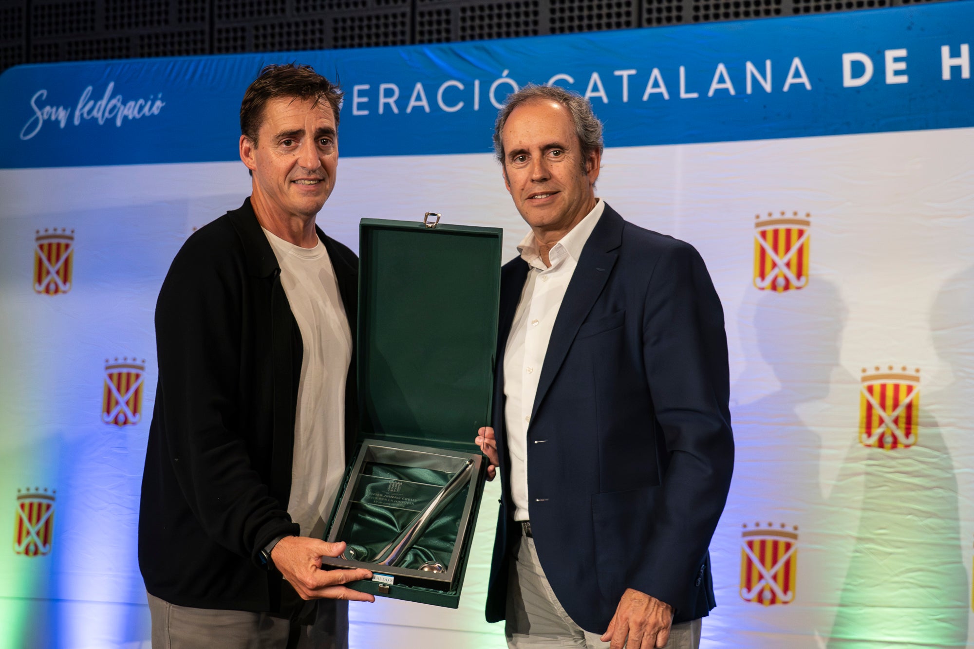 La 57 edició del Festival del Hockey Català ha celebrat aquest divendres al Vapor de Prodis de Terrassa la seva entrega dels premis anuals. I aquests han estat els principals guardonats: Júlia Strappato Garreta (millor jugadora de 1a Divisió Femení); Joan Lletí Fabregó (millor jugador de 1a Divisió Masculí); Anna Marquès Ayats (jugadora promesa); Jan Trujillo Amescua (jugador promesa); Marc Campabadal Monreal (millor esportista Lliga Hockey+); Shannon Lynn Lakusta (jugadora més veterana); Julio César Saavedra (jugador més veterà); Jordi Delás i Amat (Stick d'Or); Xavier Lleonart Blanco (Medalla d'Or al Mèrit Esportiu); Marta Cerdà Ciriols i Lídia Martí Garbayo (Medalla d'Honor); Jordi Bonastre Company per 100 partits internacionals i Xavier Gispert Amat per 100 partits internacionals (Medalla de Bronze al Mèrit Esportiu); Bernat Olivares Velasco (premi al millor company 'Quico Carné'); Jan Capellades Marcet (Trofeu Lluís Ysamat); Ot Corominas Ricart i Gaby Raimondi (millor àrbitre/a federat); Carlos Dolz Bautista (medalla al mèrit arbitral 'Josep Salvatella'); Miquel Romagosa Ruiz (Placa Especial FCH); Xavier Arnau Creus, Ramon Jufresa Lluch i Marta Prat Calmet (Sticks per la Història) | Mireia Comas